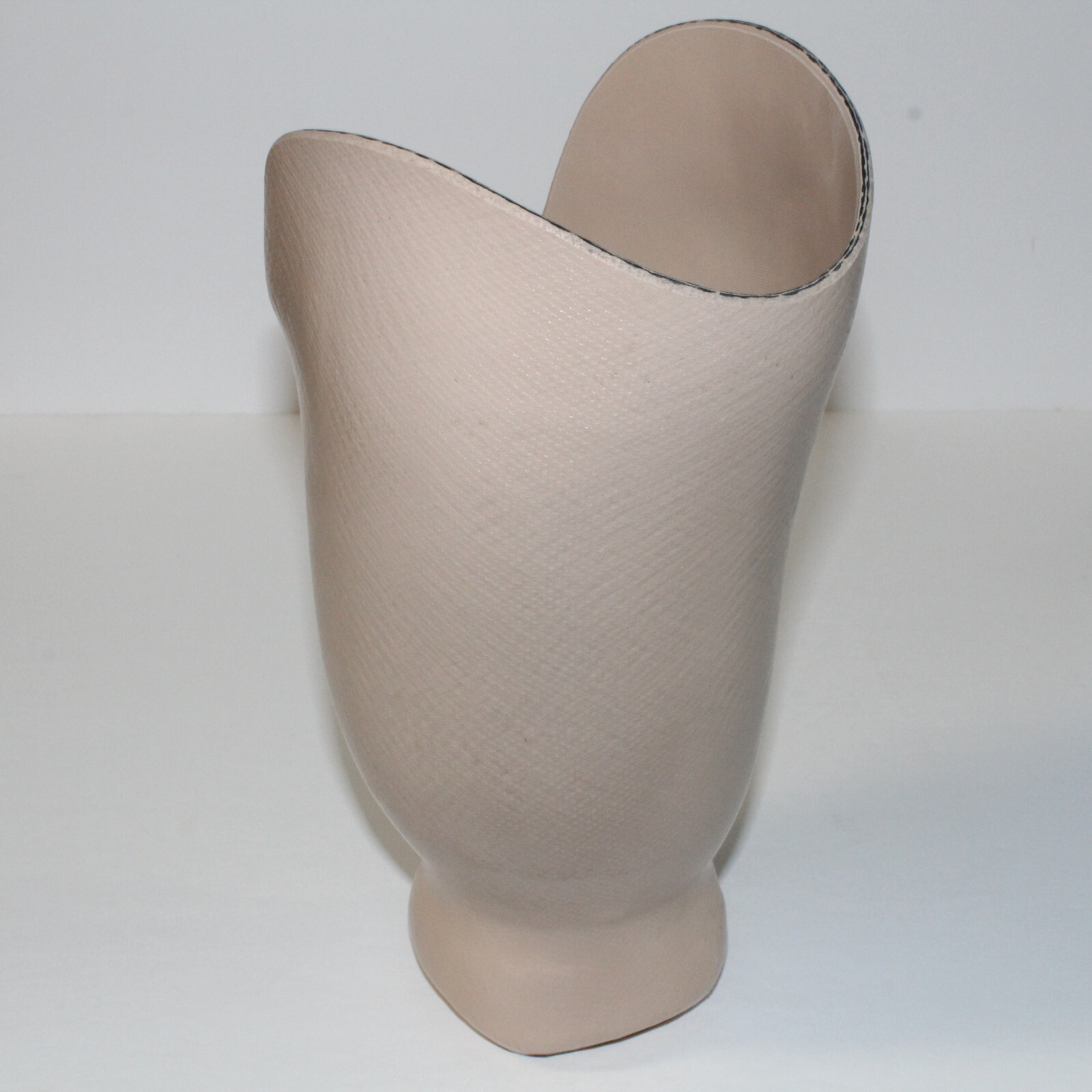 PROSTHETIC LEFT BELOW KNEE LEG SOCKET w OTTOBOCK BASE & VACUUM PORT H=11″ D=4.5″