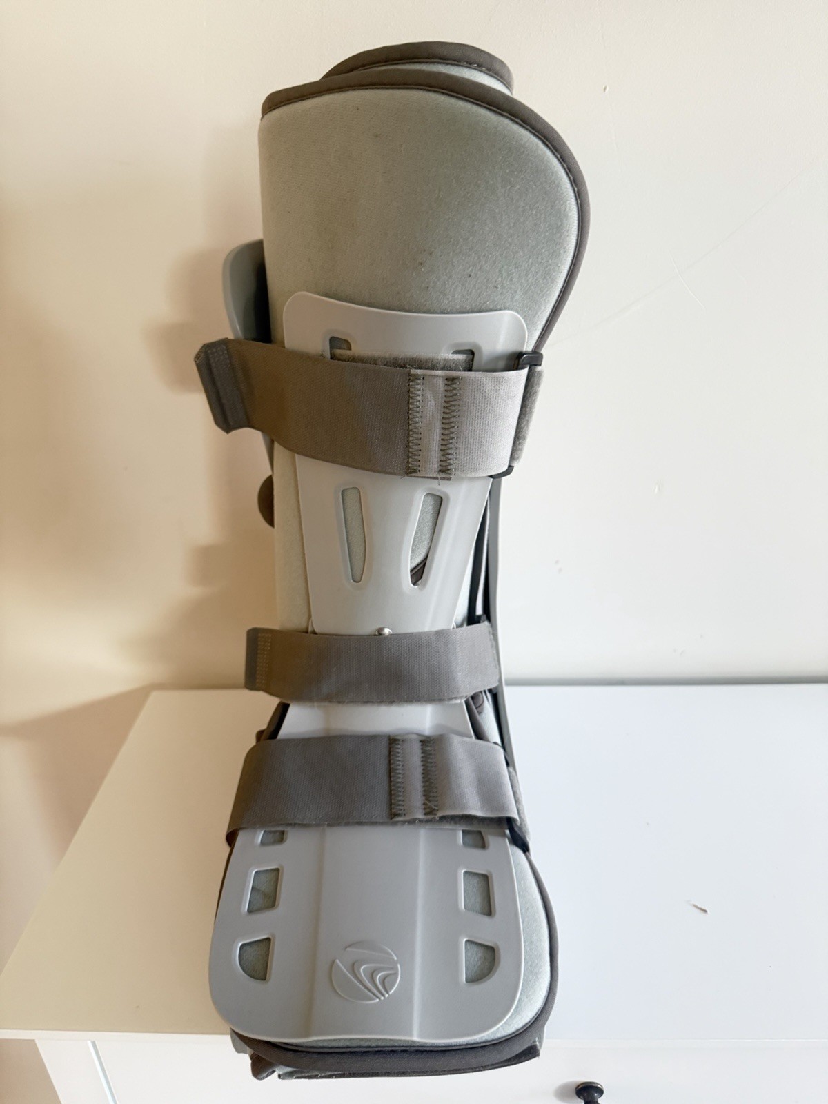 Breg Full Shell Mid Calf Medical Inflatable Walking BootSize XL Fracture Recover