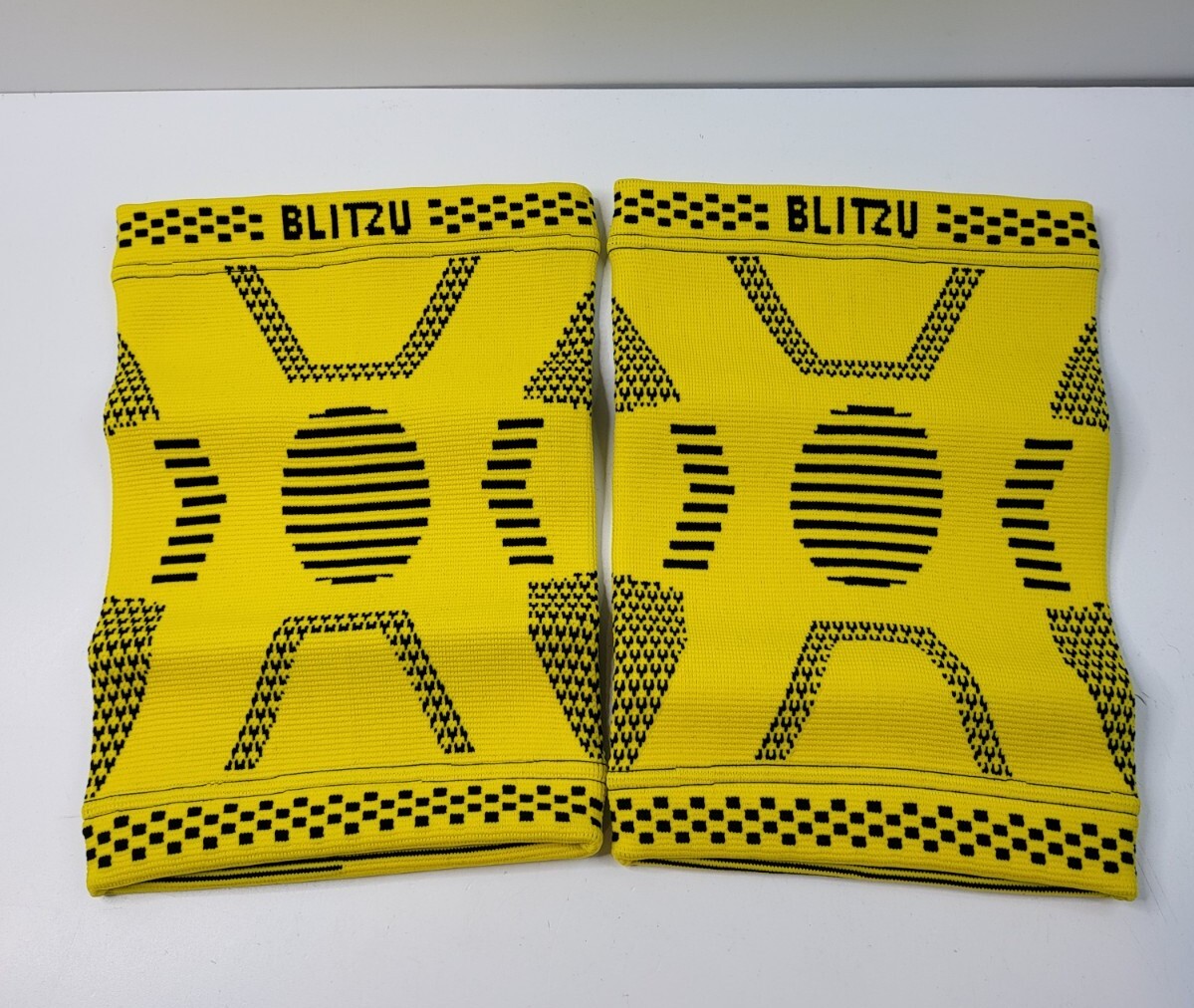 Blitzu Flex Plus Professional Knee Sleeves Size Large, Yellow