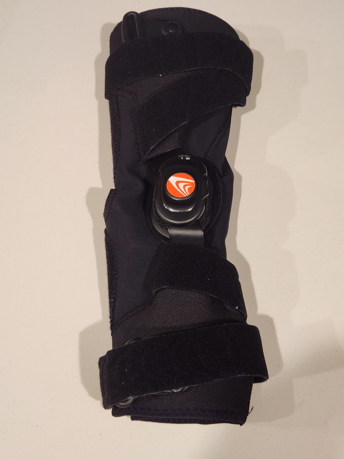 Breg Freestyle OA Medial Knee Brace – Left Leg, Medium – Osteoarthritis Support