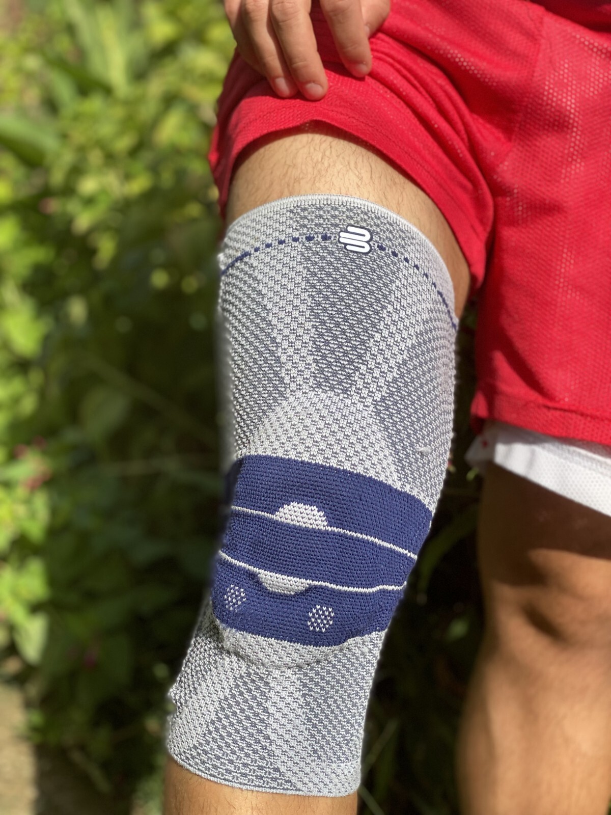 Bauerfeind GenuTrain Size 0 Silikon Dots on Top Knee Brace Patella Support Sleev