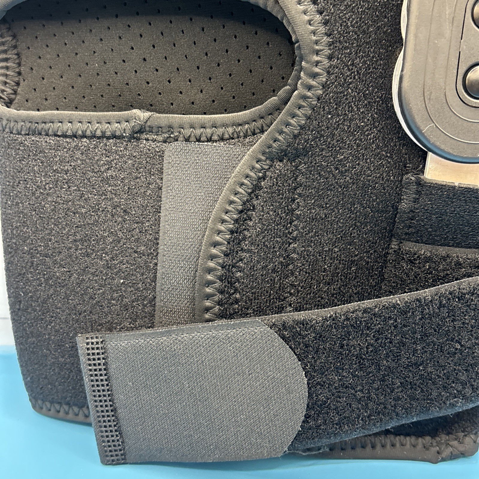 2021 Aryse Universal ROM Tru-Range Knee Brace Model L1833 – NIP, Never Used