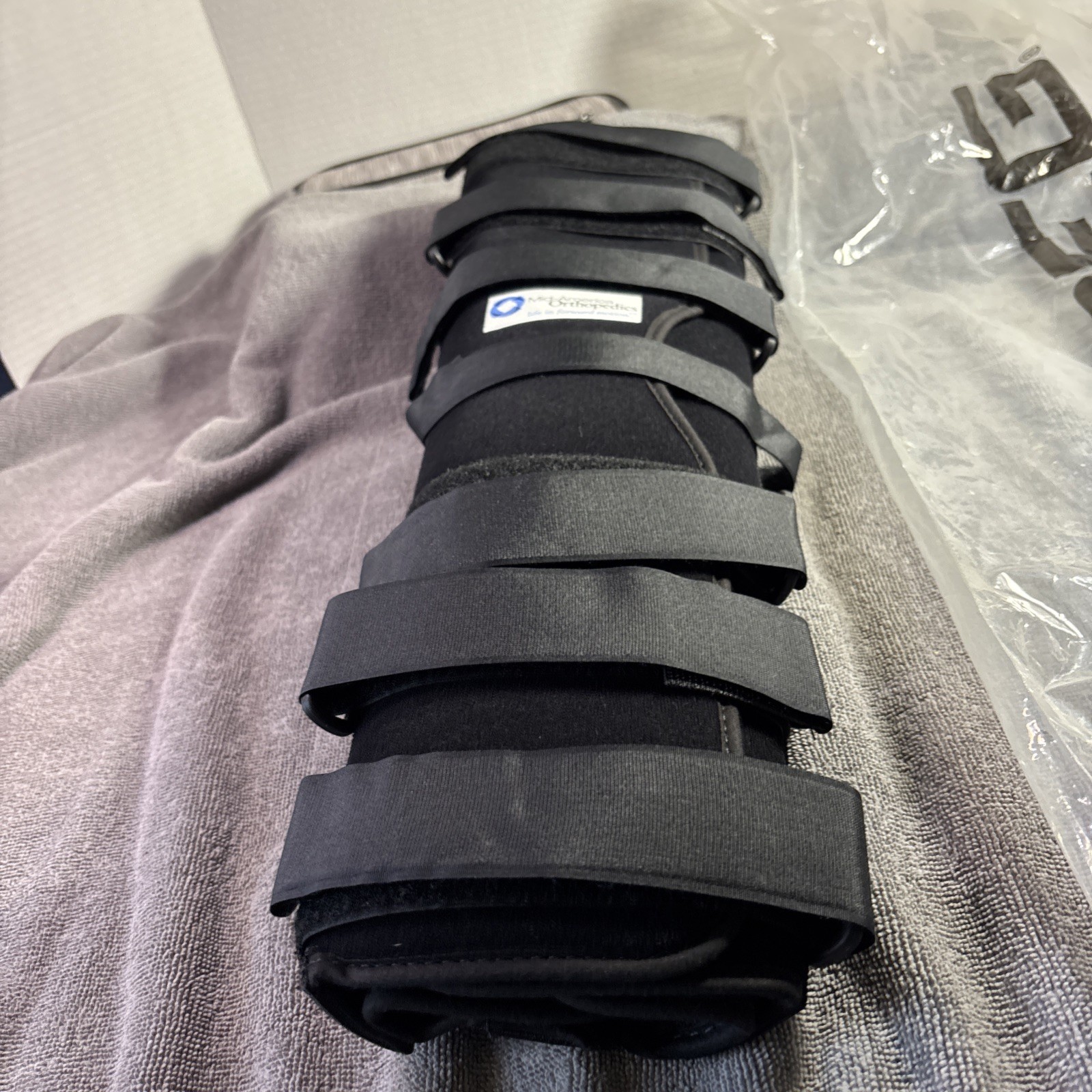 BREG Tri-panel 20″ Knee Immobilizer Brace w/ Hook & Loop Straps