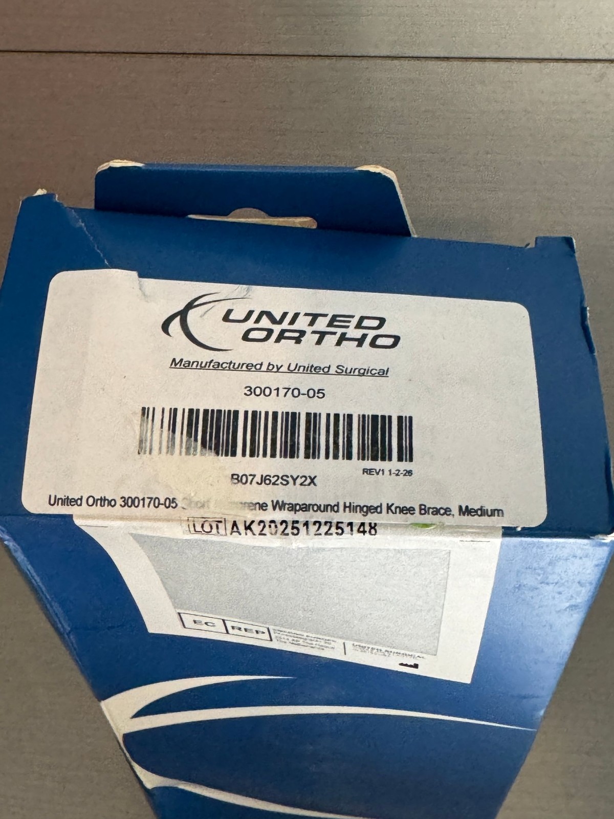 United Ortho Knee Brace Unisex M Neoprene Wraparound Hinged Support 300170-05