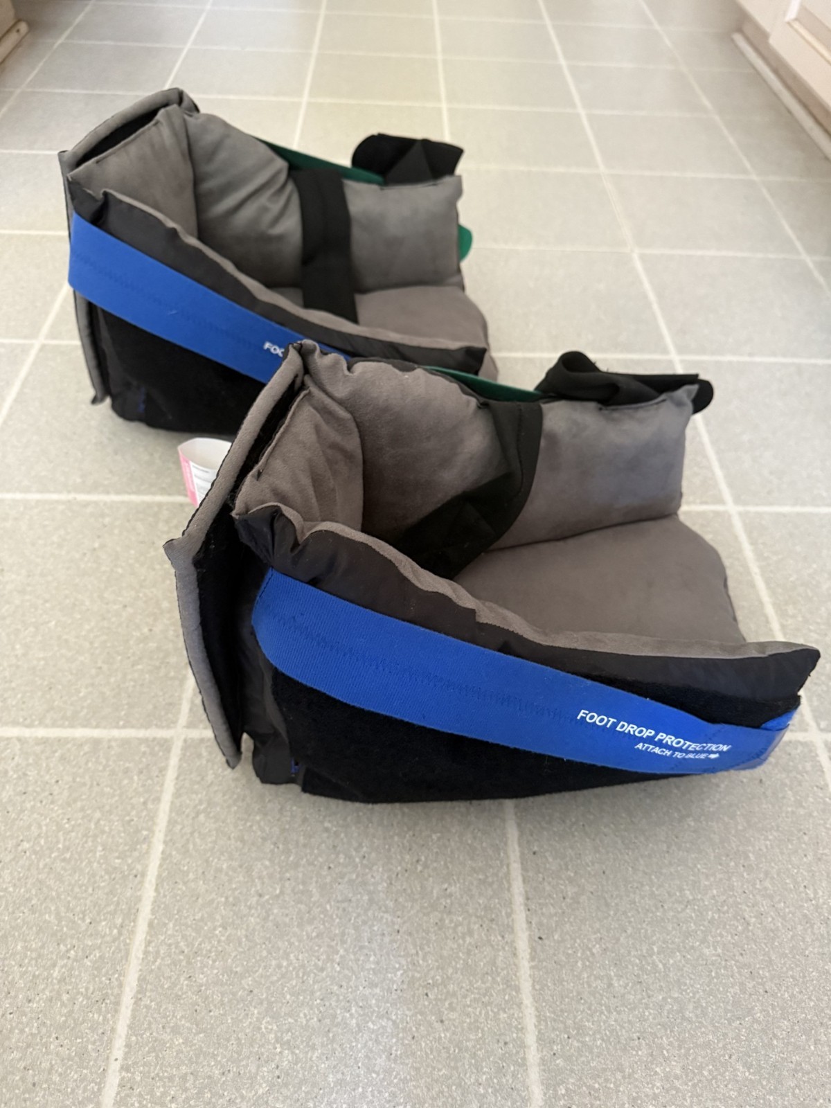 2 Medline MDT824440SWCS HEELMEDIX Heel Protector w/Wedge Standard Size 11-19 In.