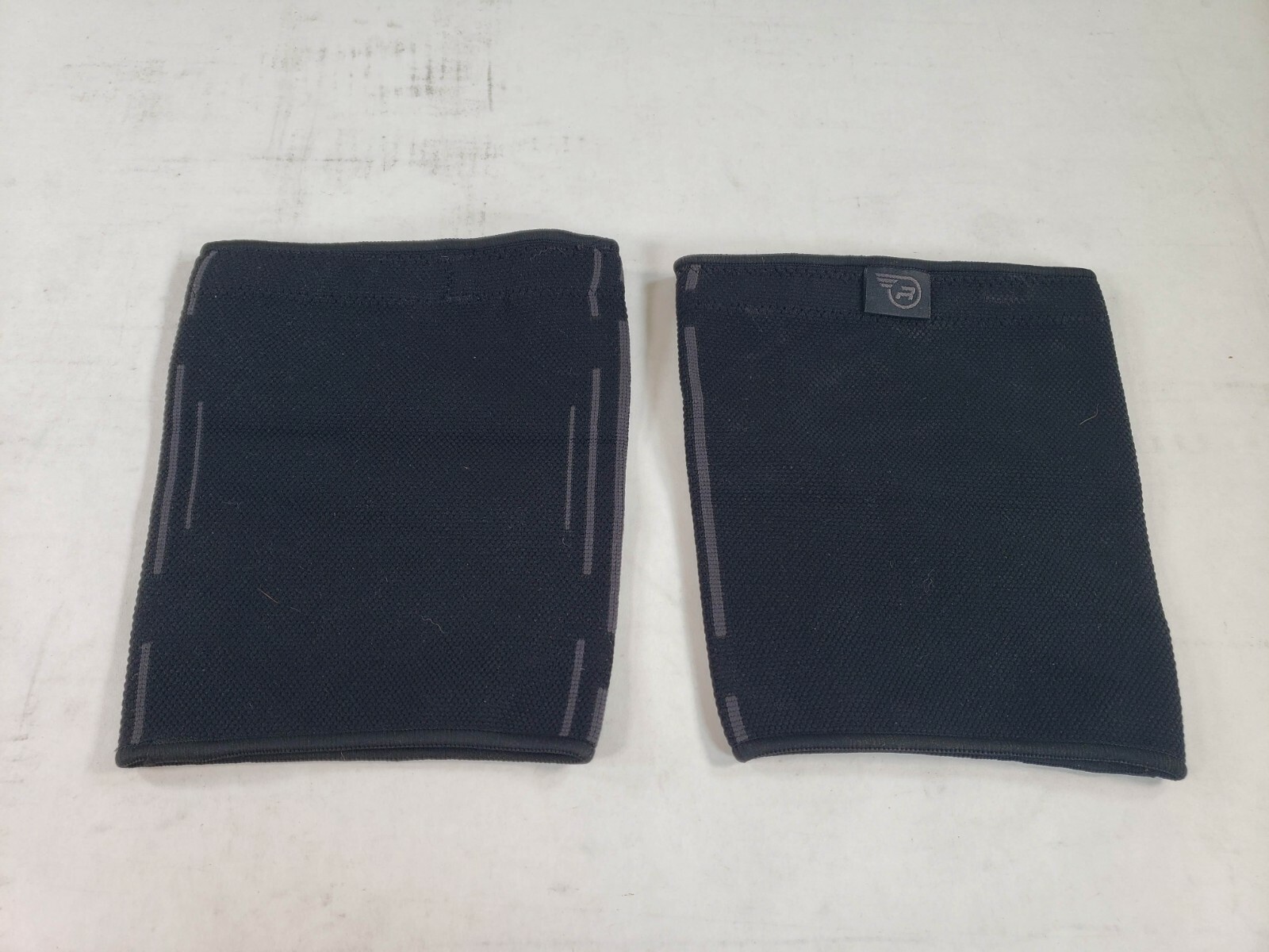 Lot Of 2 Run Forever Sports B07YDX4HQ1 Black Thigh Compression Sleeve Medium
