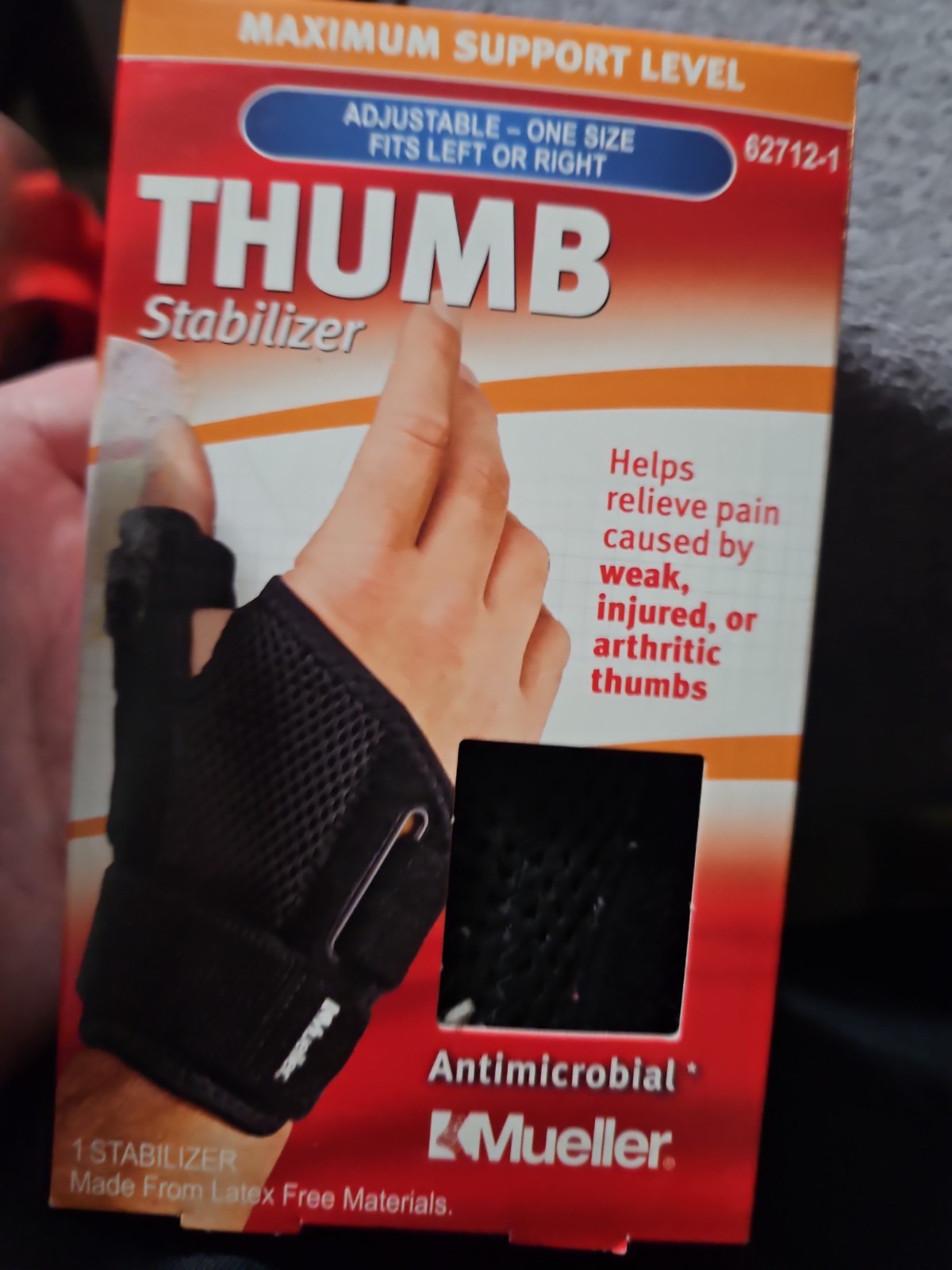Mueller Sports Medicine Reversible Thumb Stabilizer, Black Fits 5.5-10.5″ 62712