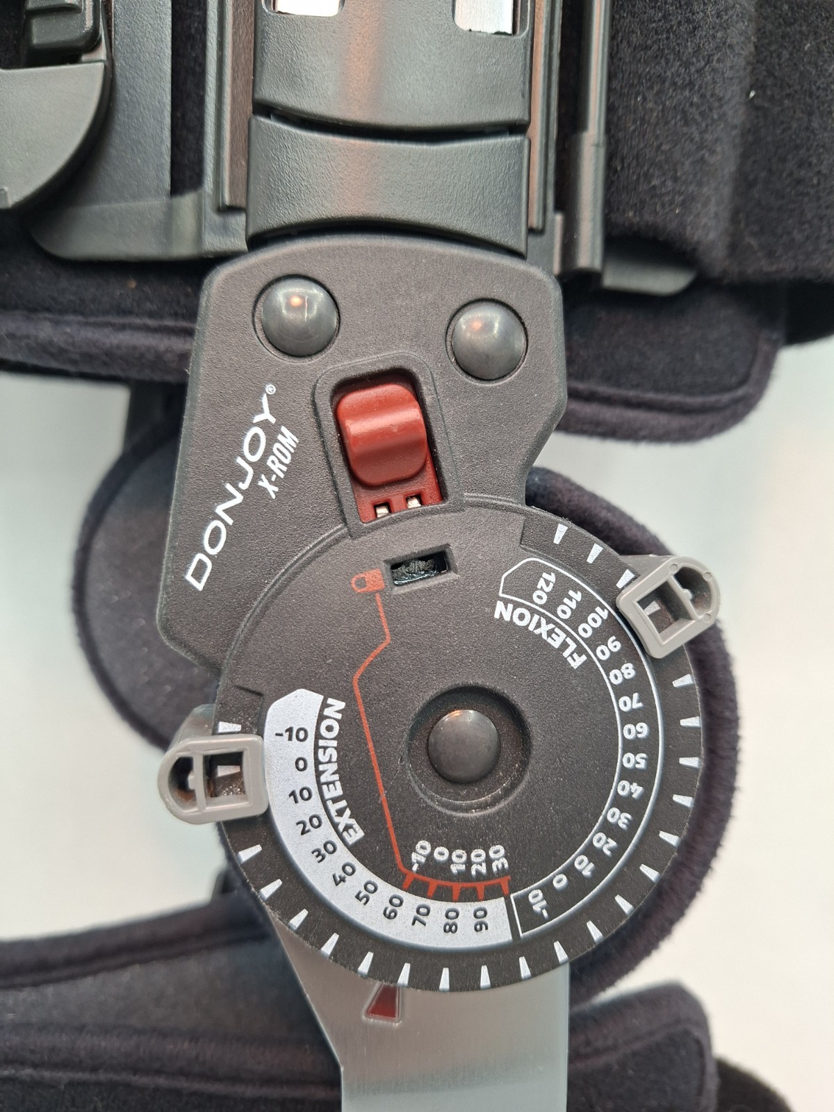 DONJOY X-Rom Post-op Knee Brace