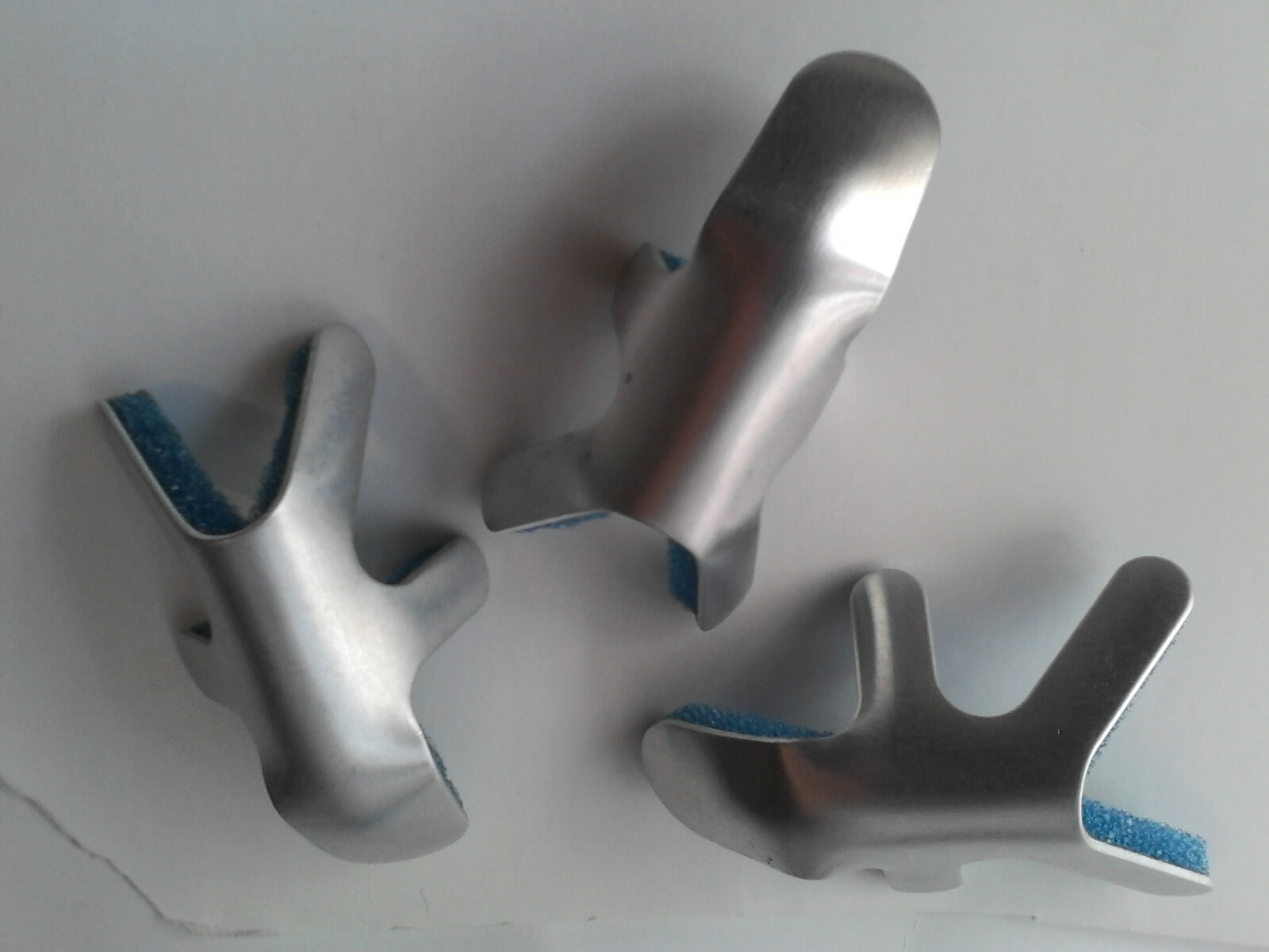 (Bundle!) 11 Frog/Toad Style Aluminum Finger Splints (Blue Foam) – (Never Used!)