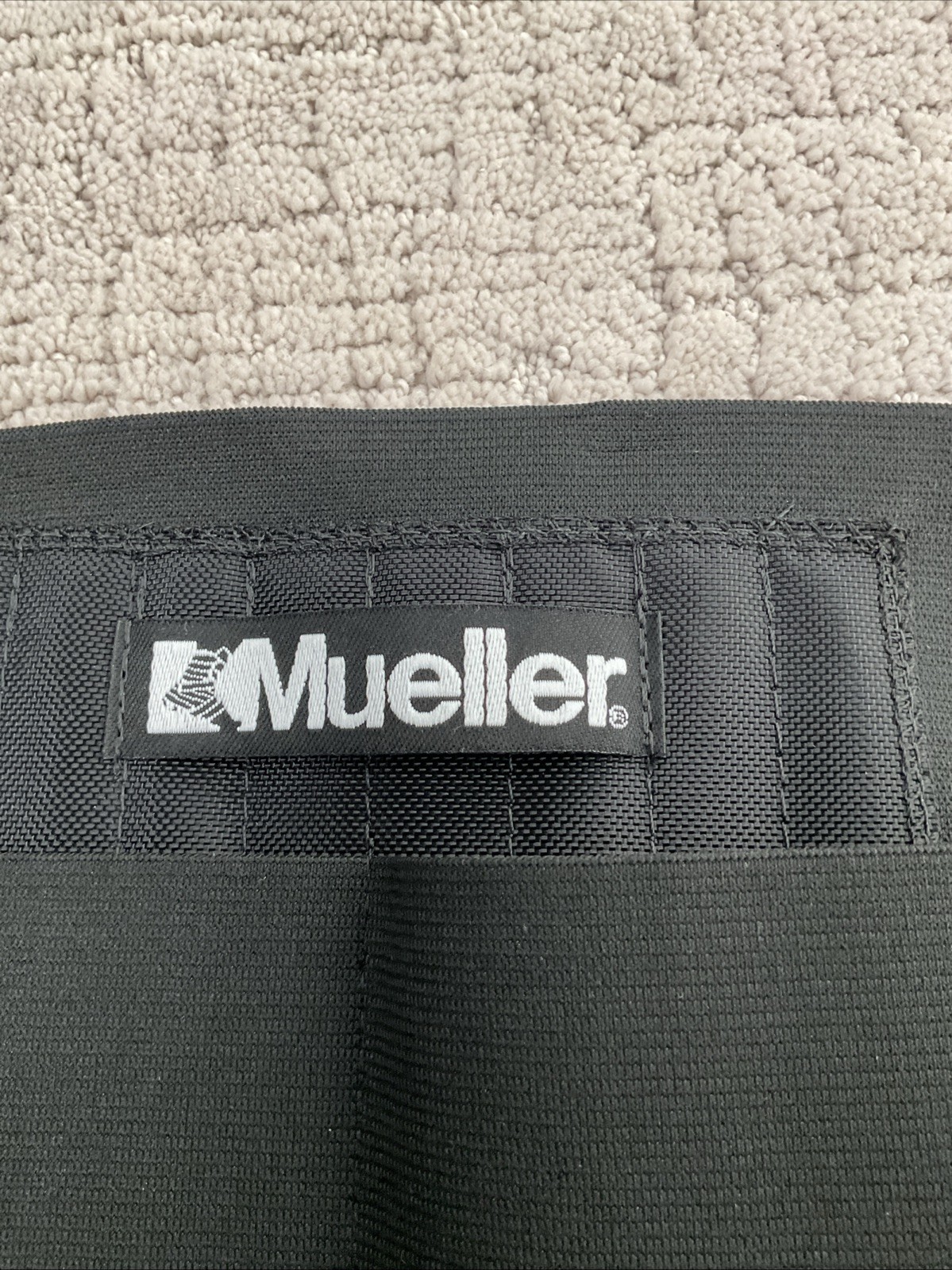 Mueller 6711 Adjustable Back Brace, Black, One Size