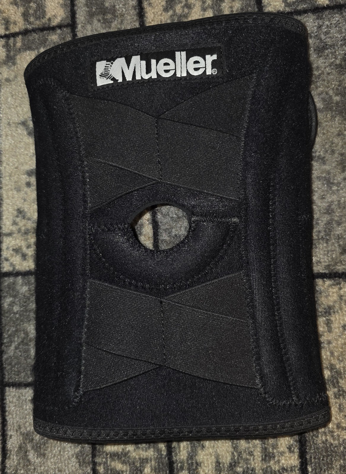 Mueller Self Adjusting Knee Stabilizer Black One Size Moderate Support Brace