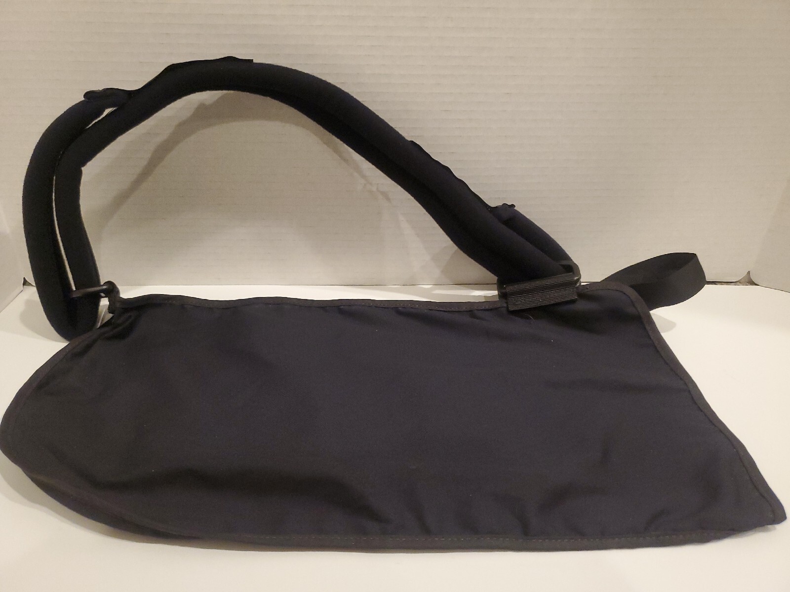 Breg Deluxe Shoulder Immobilizer Sling Universal adjustable Arm Sling 