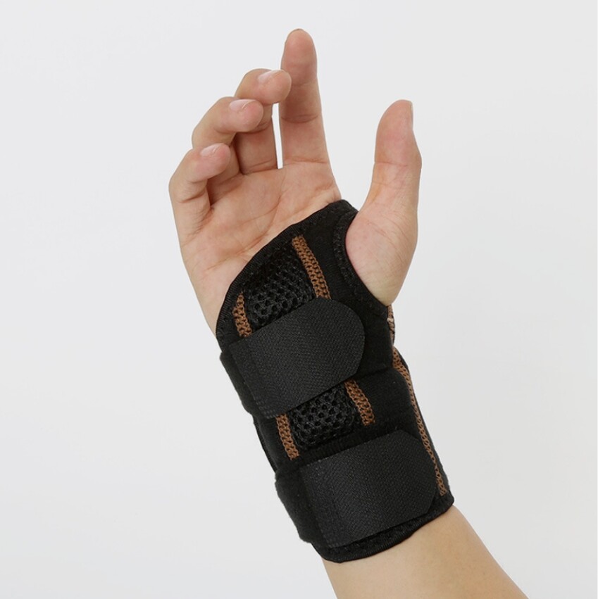 Wrist Hand Brace Support Carpal Tunnel Sprain Arthritis Gym Splint Right / Left