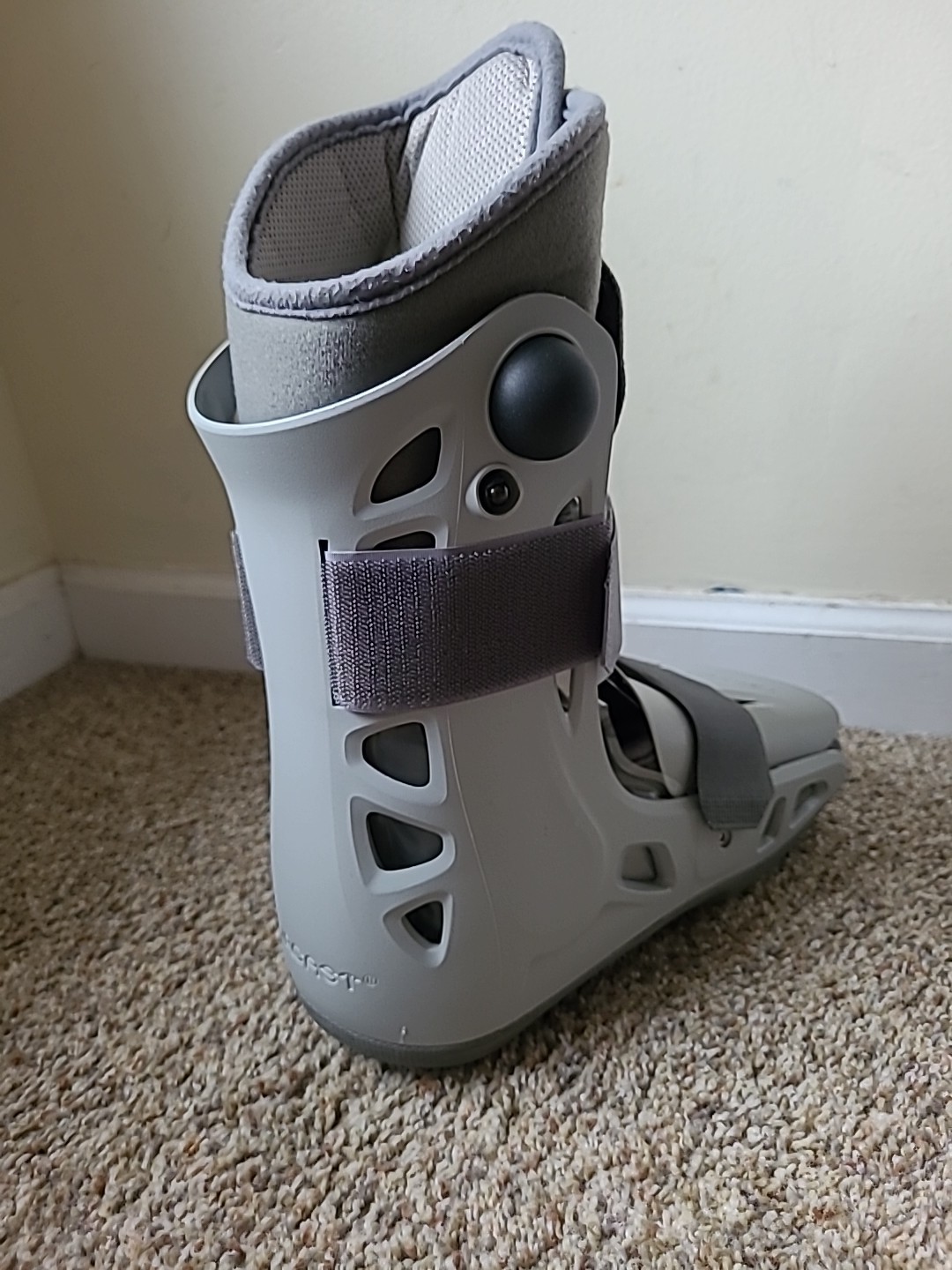 3 Very Good Walking boots Medium Ossur, AirCast, ProCare (B16)