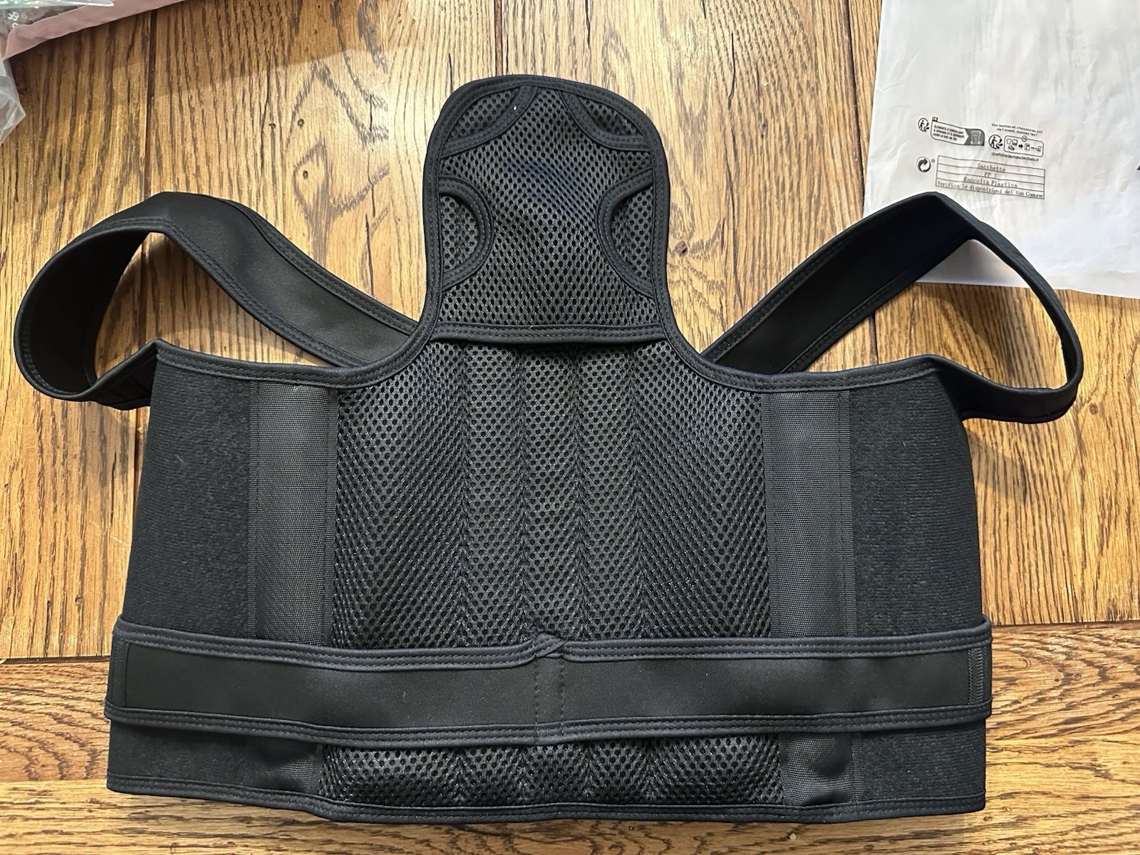 Posture Corrector Men and Women Comfortable Upper Back Brace, Size M