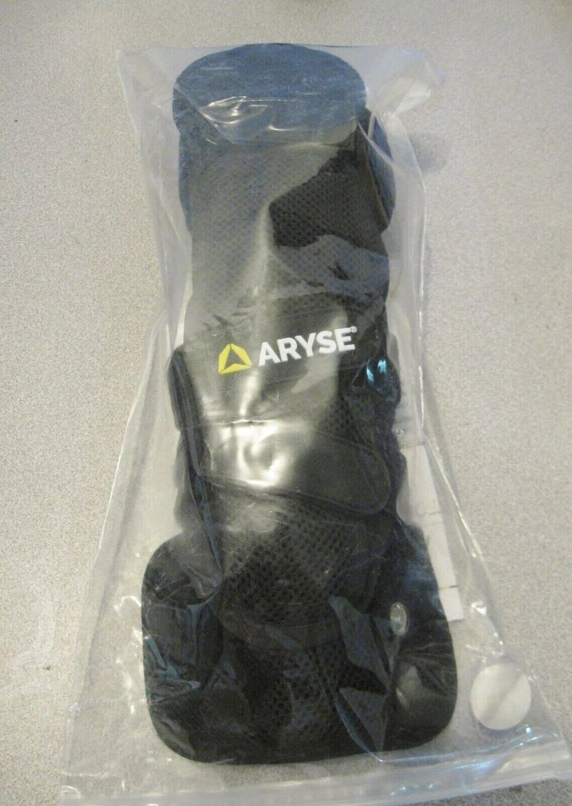 ARYSE® Metforce Adjustable Wrist Brace / AY-3916-102 | Brand New