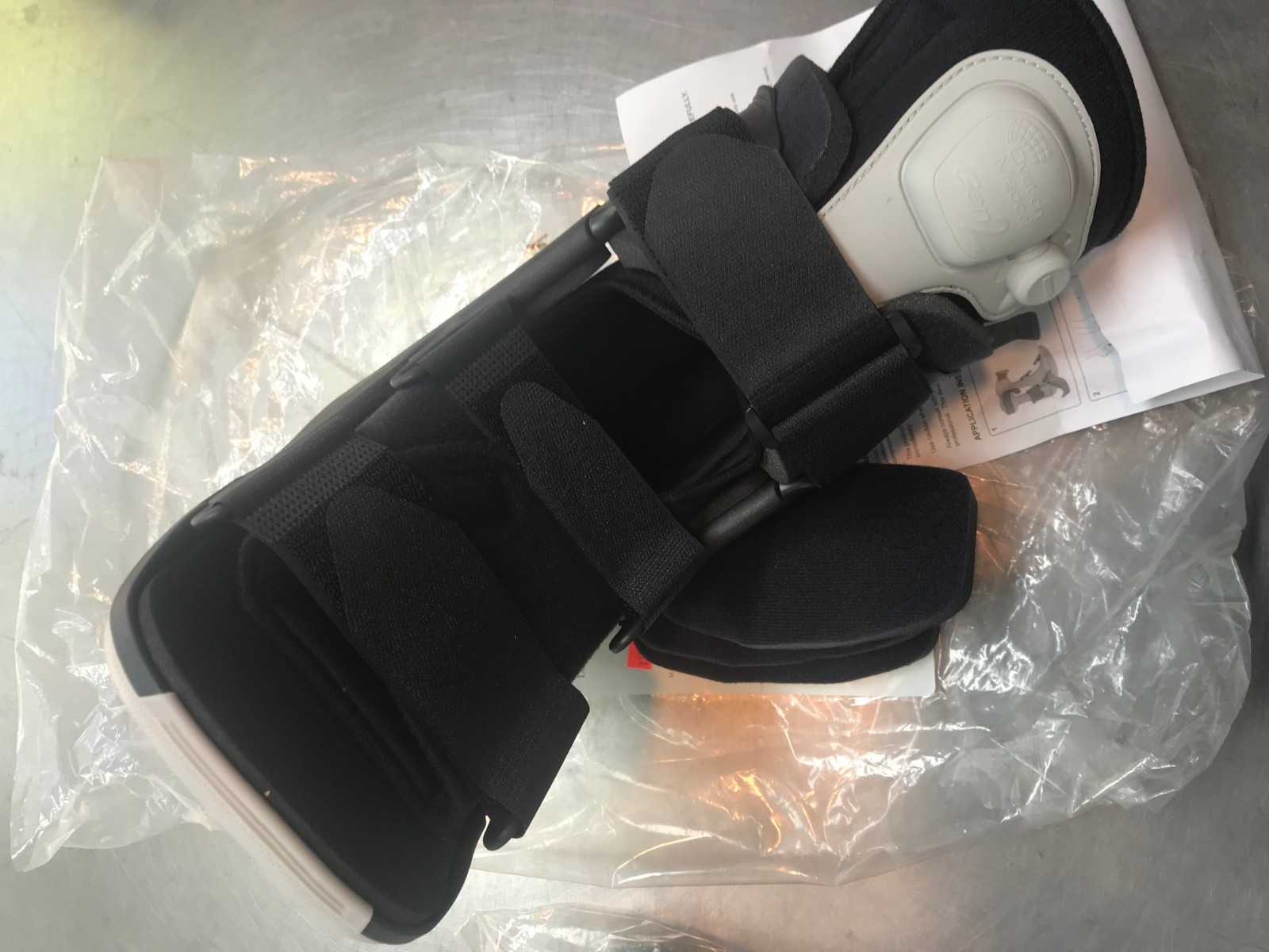 11103 Ovation Medical Pneumatic Shockpod Short Walker Brace SMALL – Black/Gray
