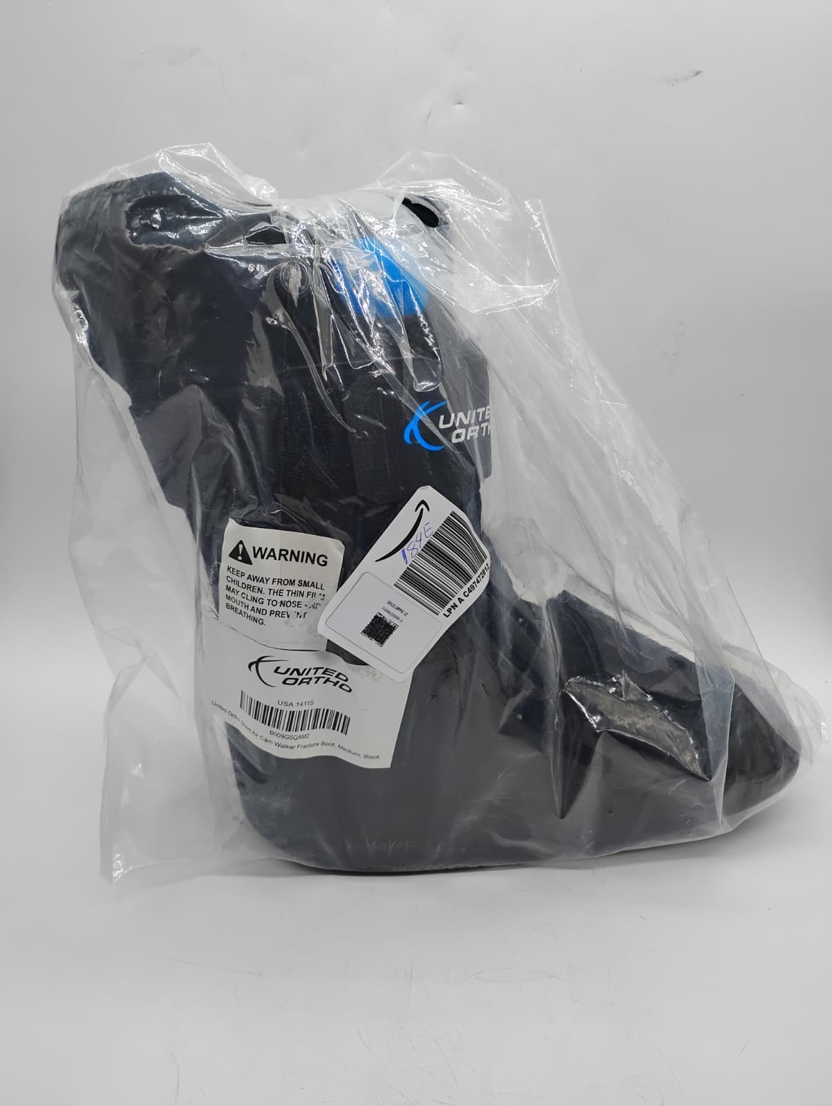 United Ortho USA14115 Short Air CAM Walker Fracture Boot Medium Black Unisex