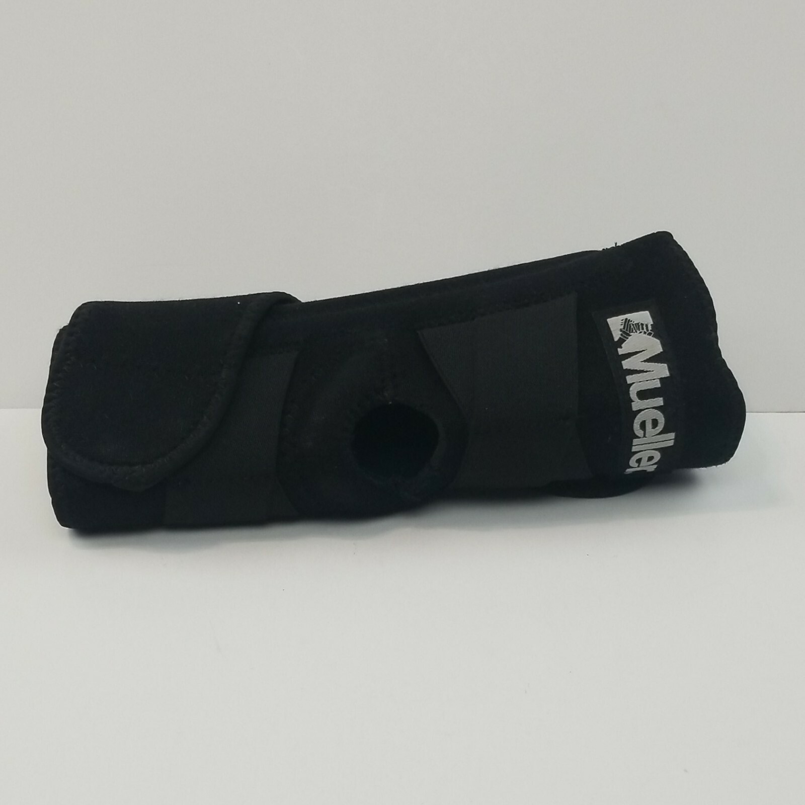 MUELLER Maximum Support Self-Adjusting Knee Stabilizer #6463 Right Or Left Knee