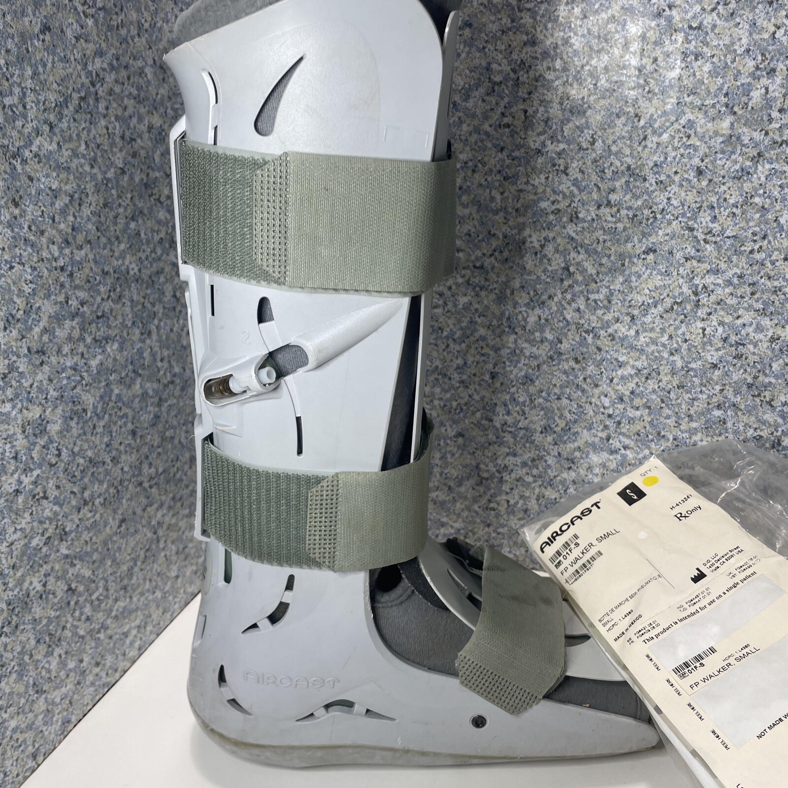AIRCAST Walker Walking Boot Foam Pneumatic Small with Pump