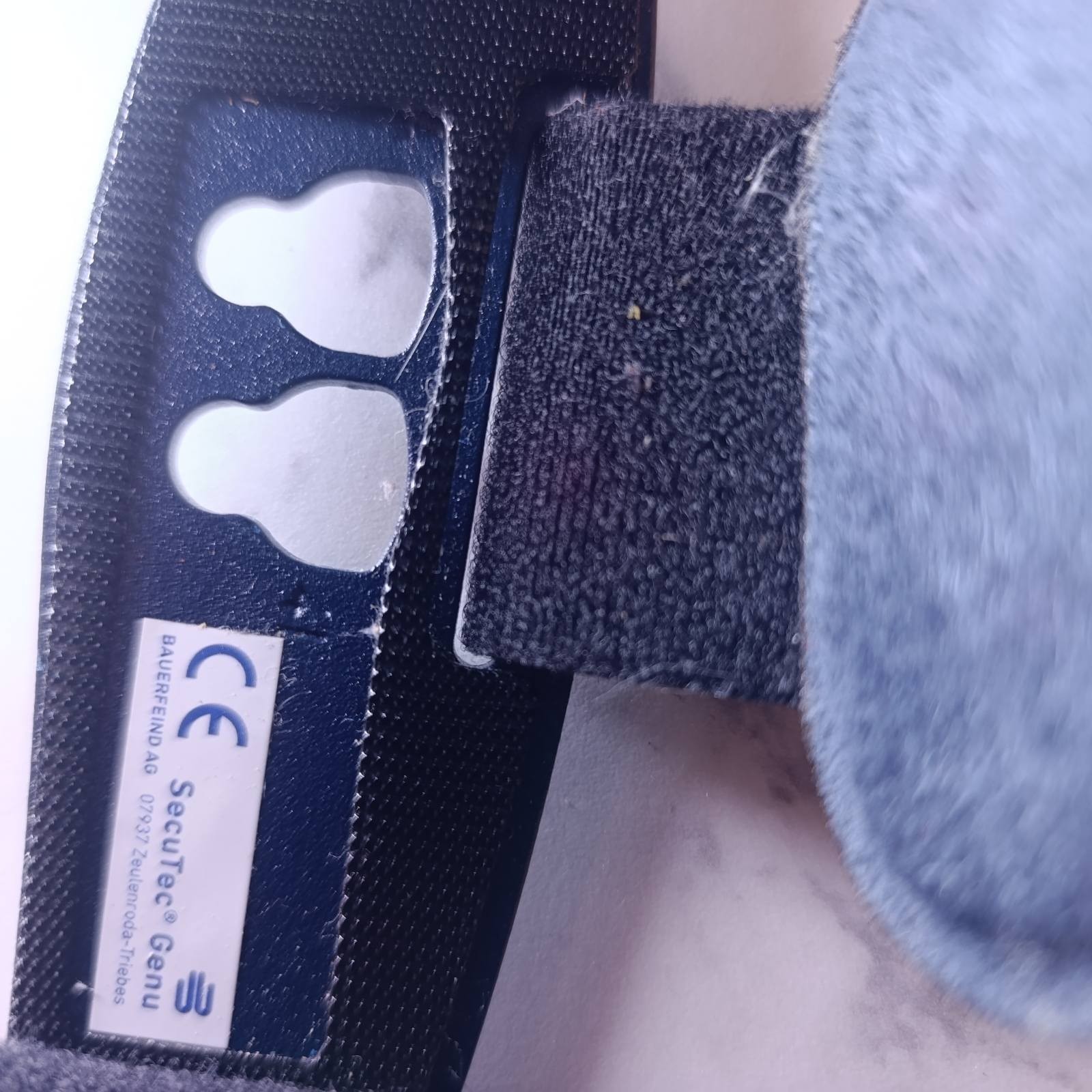 4L size Bauerfeind SecuTec GENU Stabilizing knee orthosis joint relieves Germany