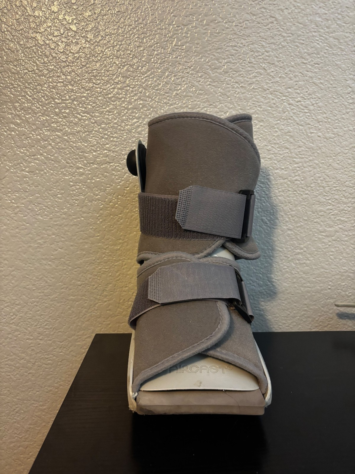 Aircast Short Walker Brace / Walking Boot – Gray, Size: M Soft Strike
