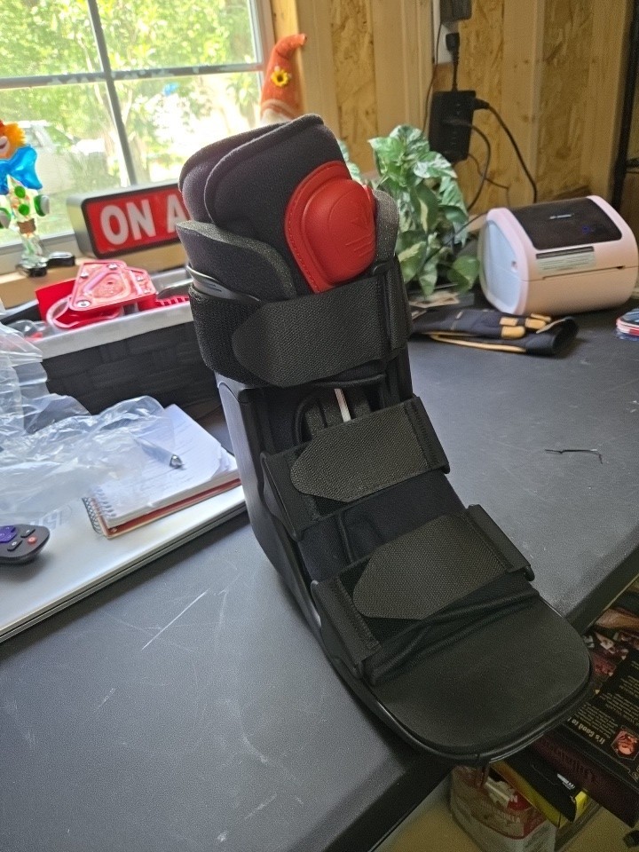 Xceltrax Walking Boot Cast And Shoe Medium, Air Ankle