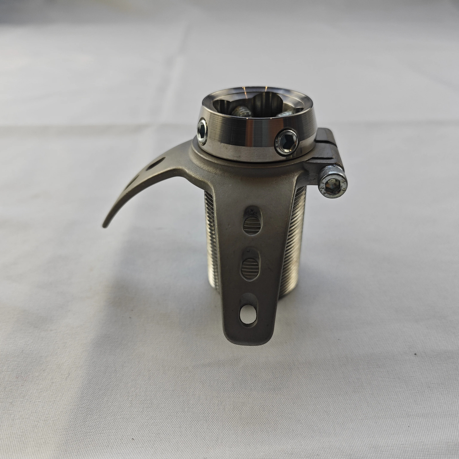 Multi-Axis Rotatable Female Three-Jaw for Prosthetic Limbs | Tool-Free Adjust