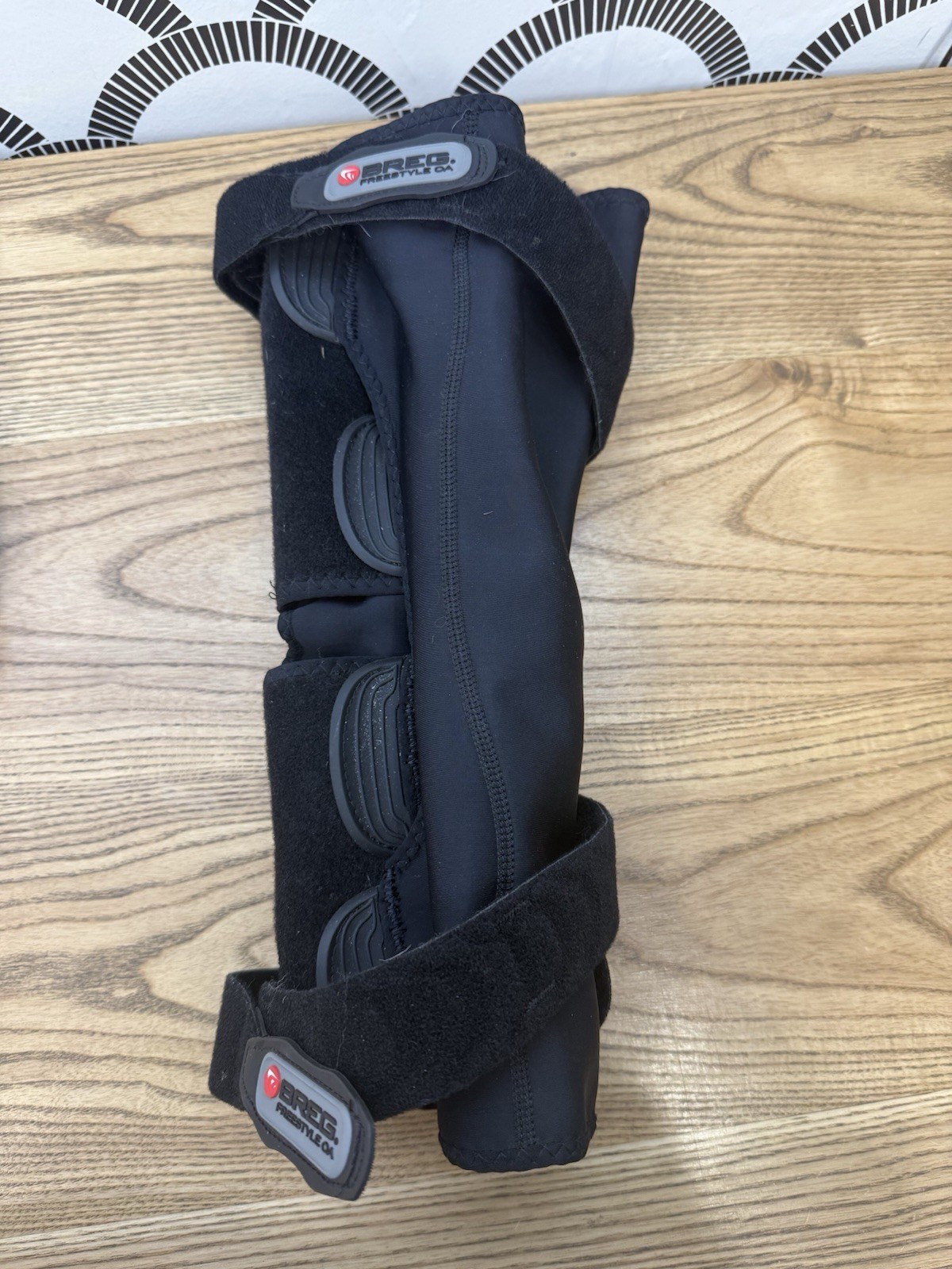 Breg Freestyle OA Knee Brace, Medium Right Medial Knee Support