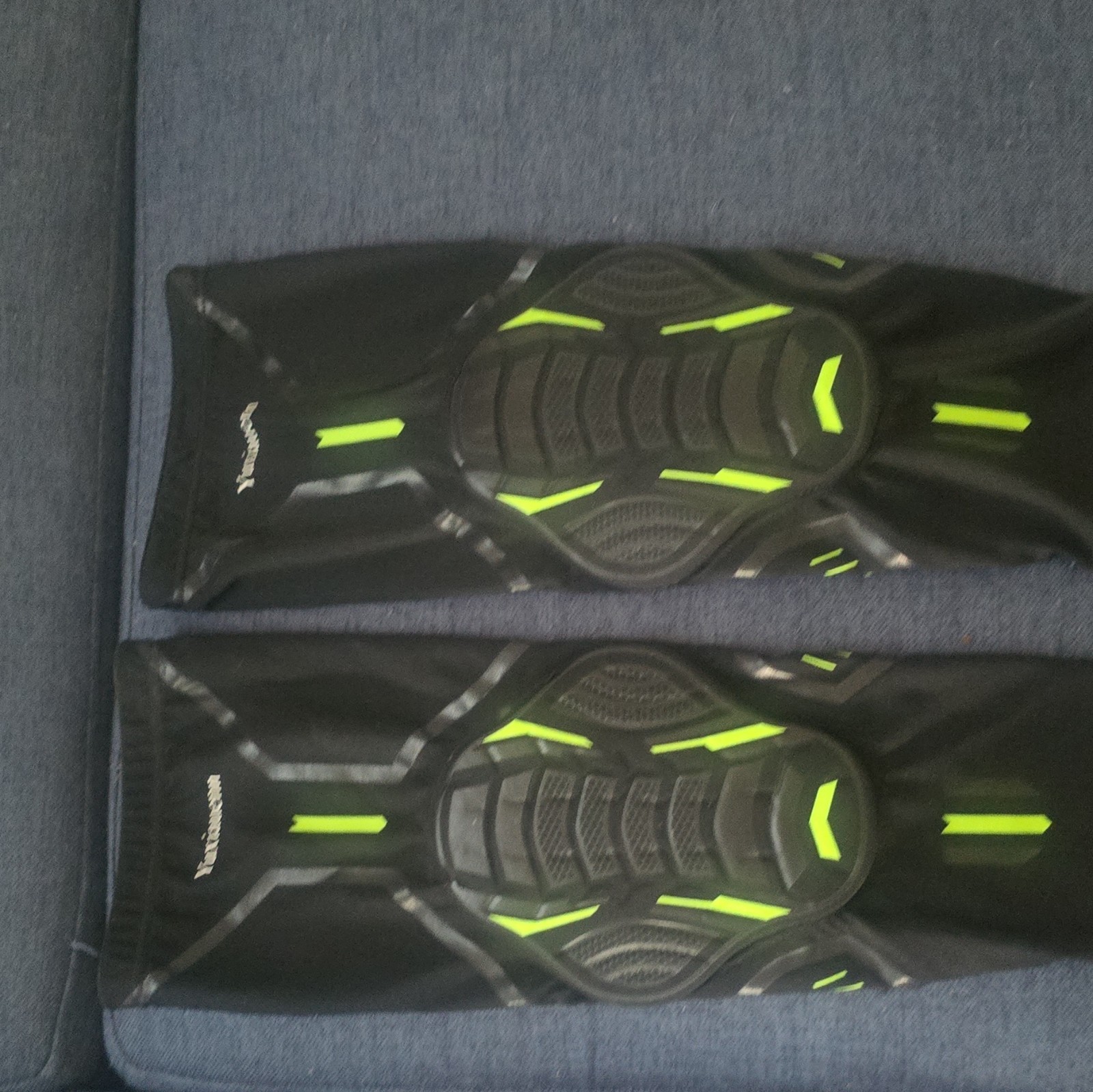 Yuxiandong Knee Brace Compression Support Sleeves Size L Black/Green Pair