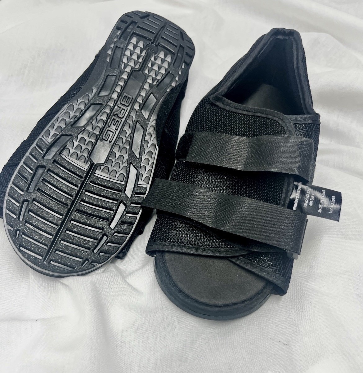 2 BREG Deluxe Post-op Shoe Women’s Medium (both Feet)
