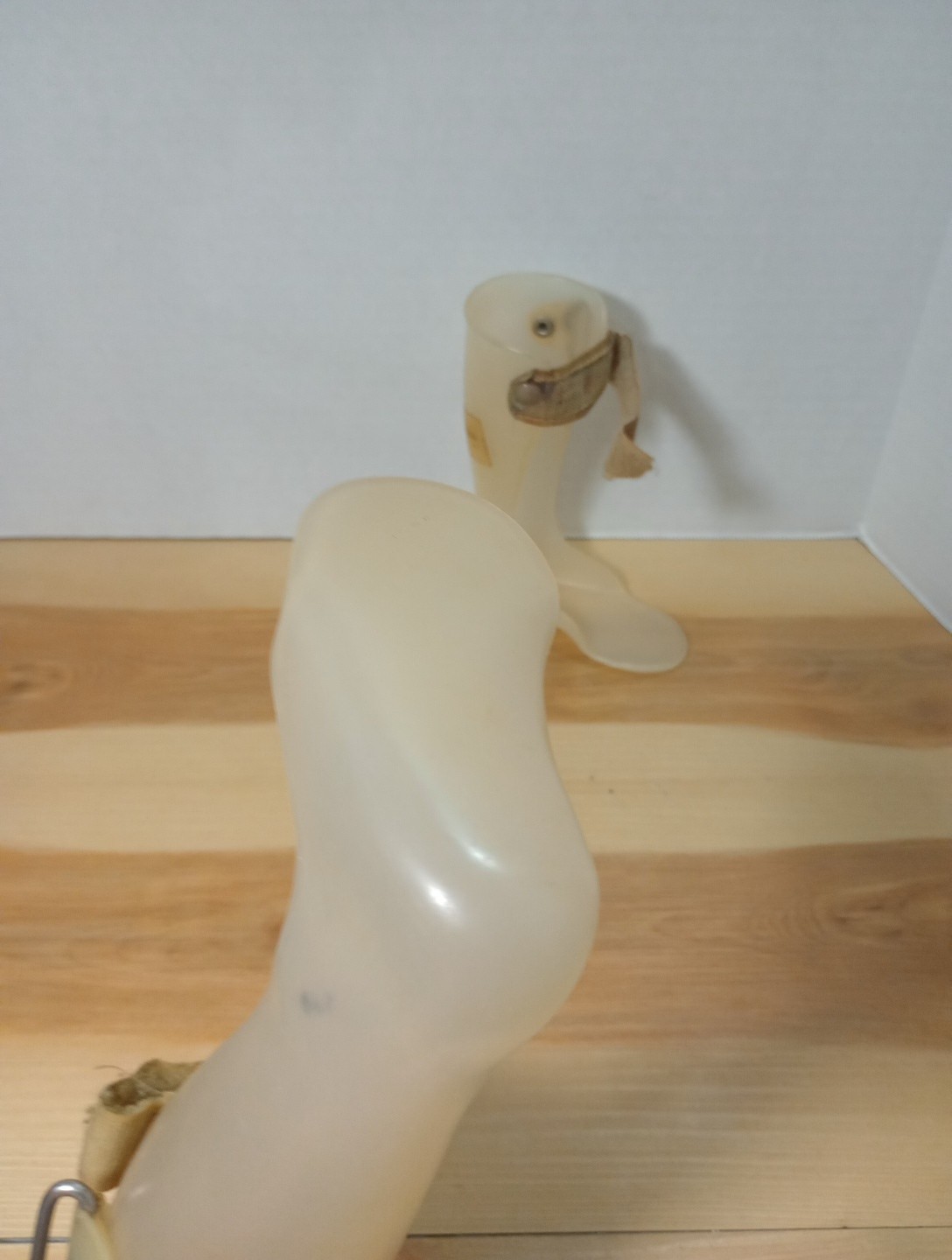 VTG Foot Left Right Ankle Foot Orthosis Molded White Plastic Therrian, Joseph