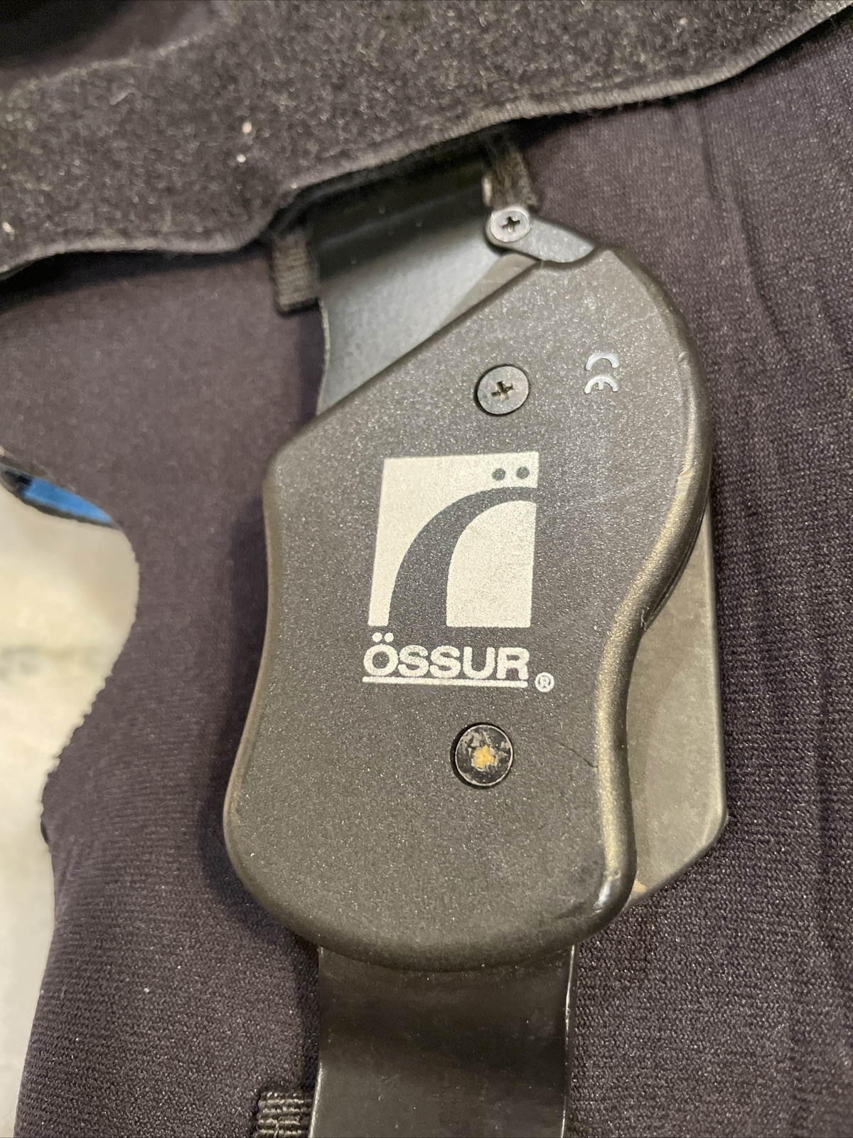 Ossur Form Fit Knee Brace Small Black Hinged Breathable Hook & Loop Wrap