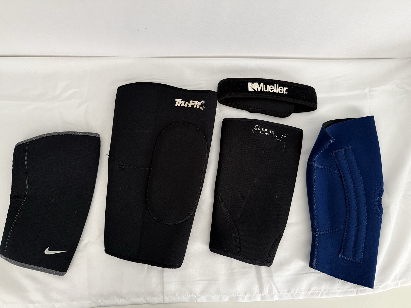 Lot of 5 Knee Braces & Compression Sleeves Mueller ACE Nike Mixed Sizes