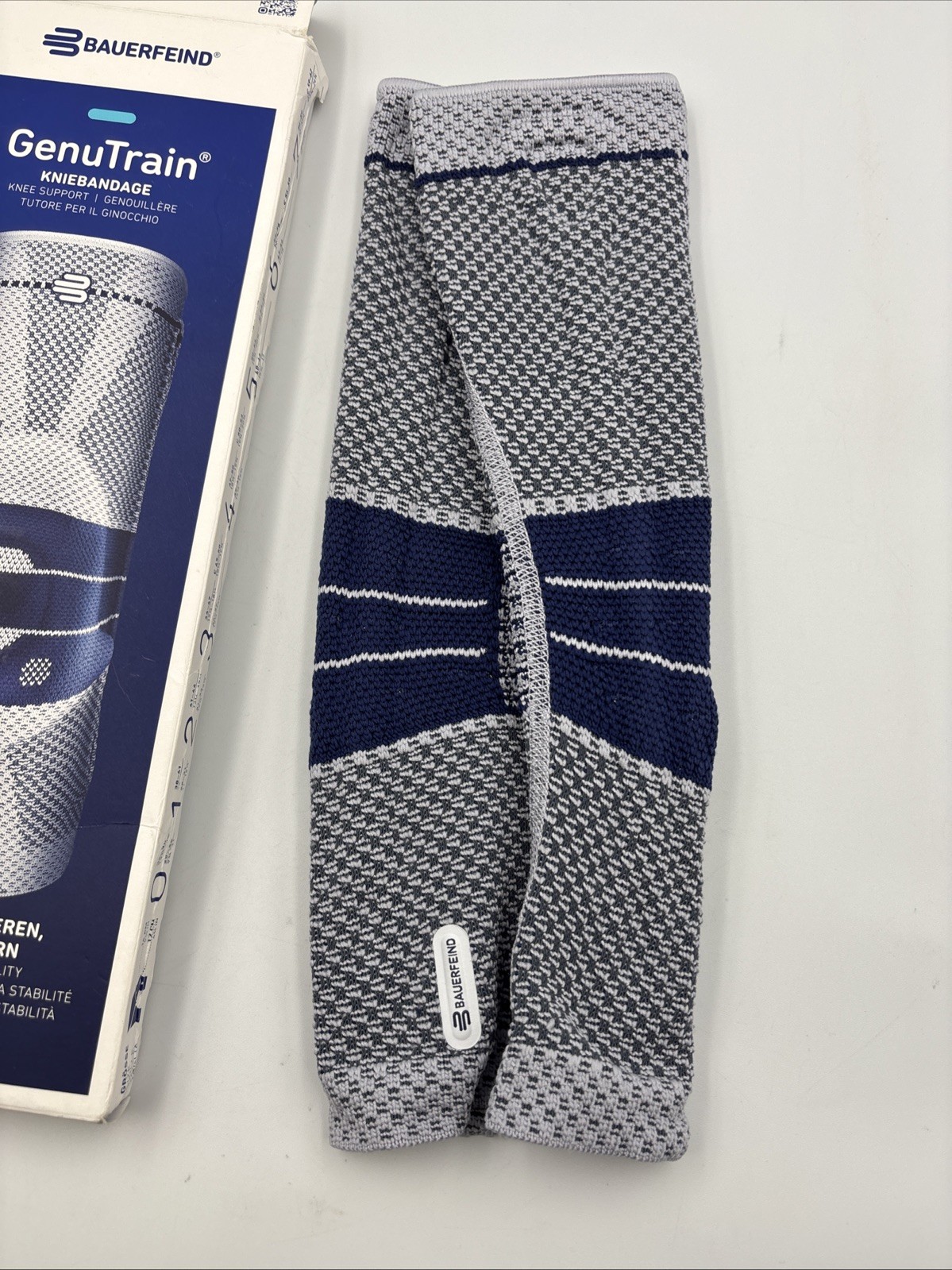 Bauerfeind GenuTrain Knee Support Size 6 Titan/Blue New Open Box