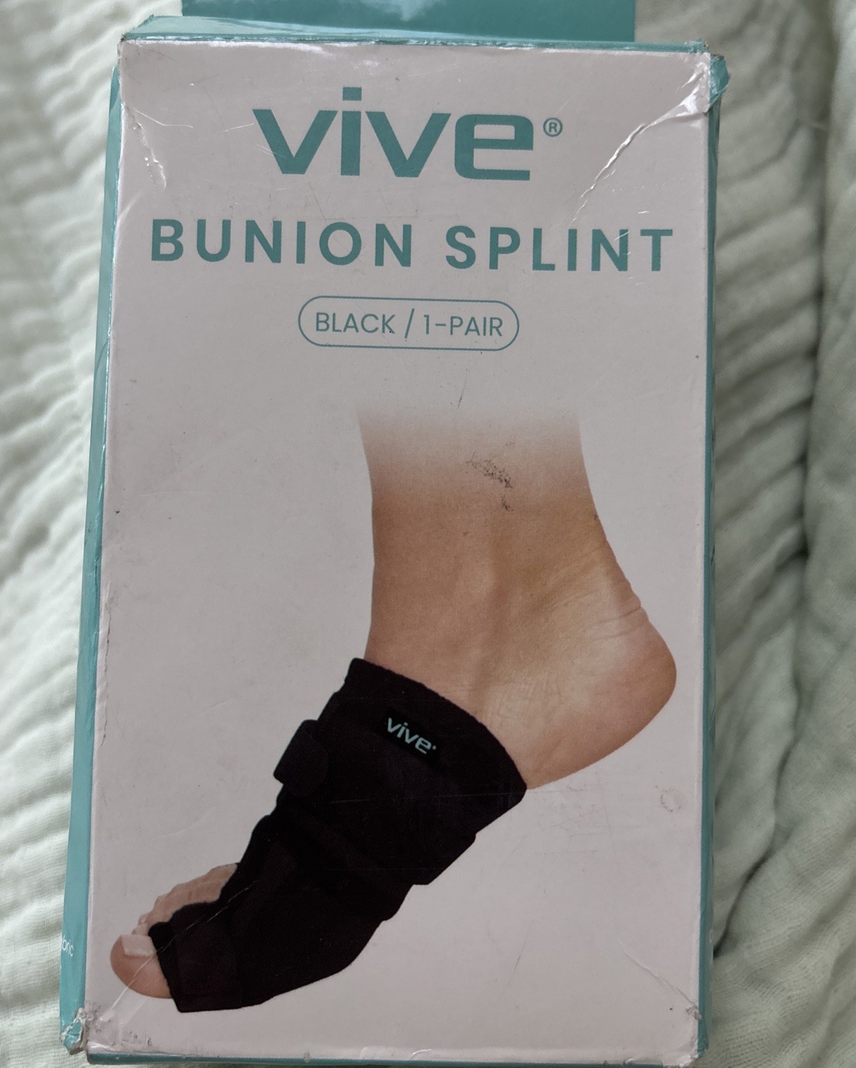 Vive Bunion Splint-1 Pair in Black One Sz Fits Most. One for each foot.