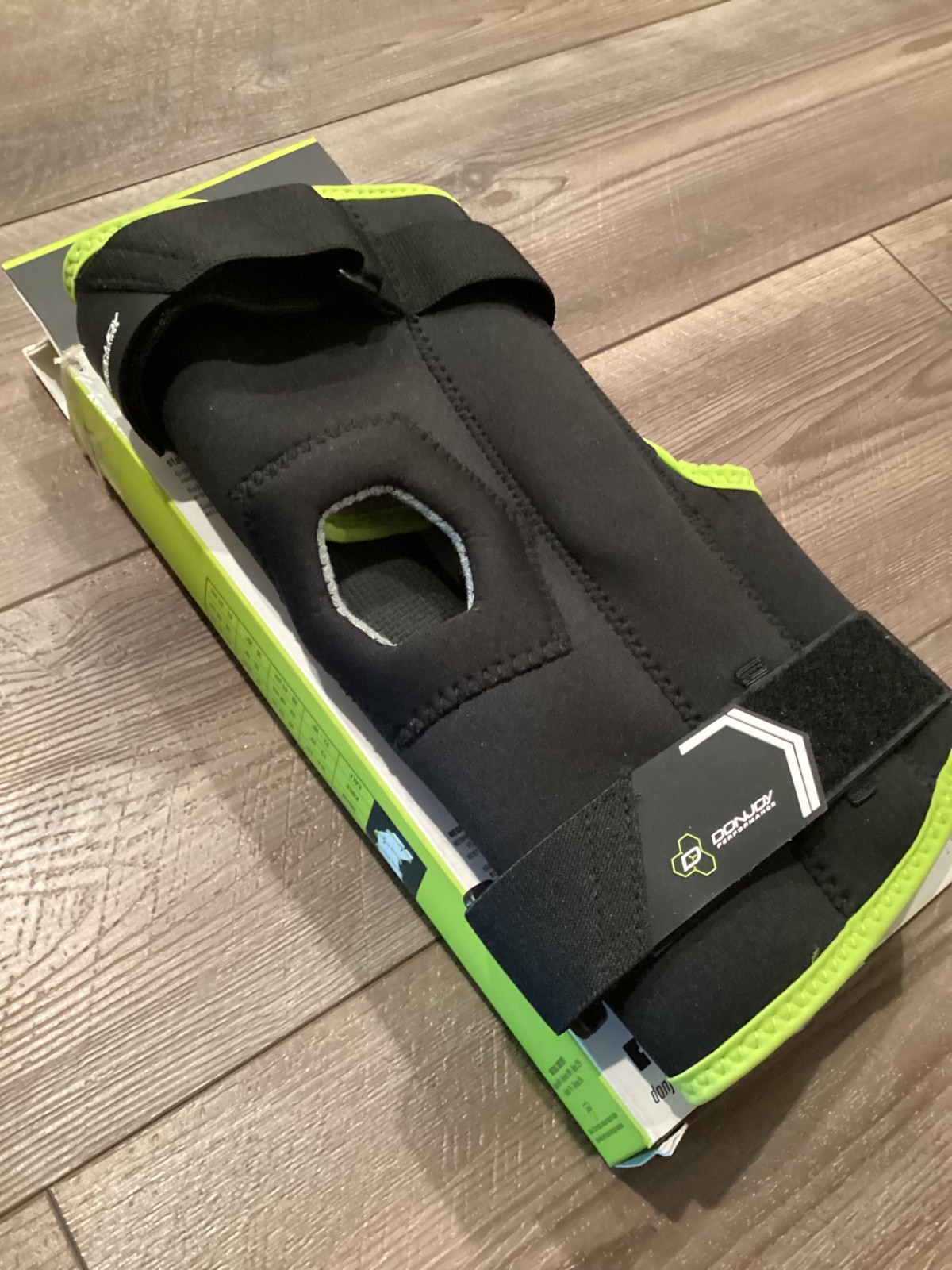 donjoy bionic hinged small knee brace new