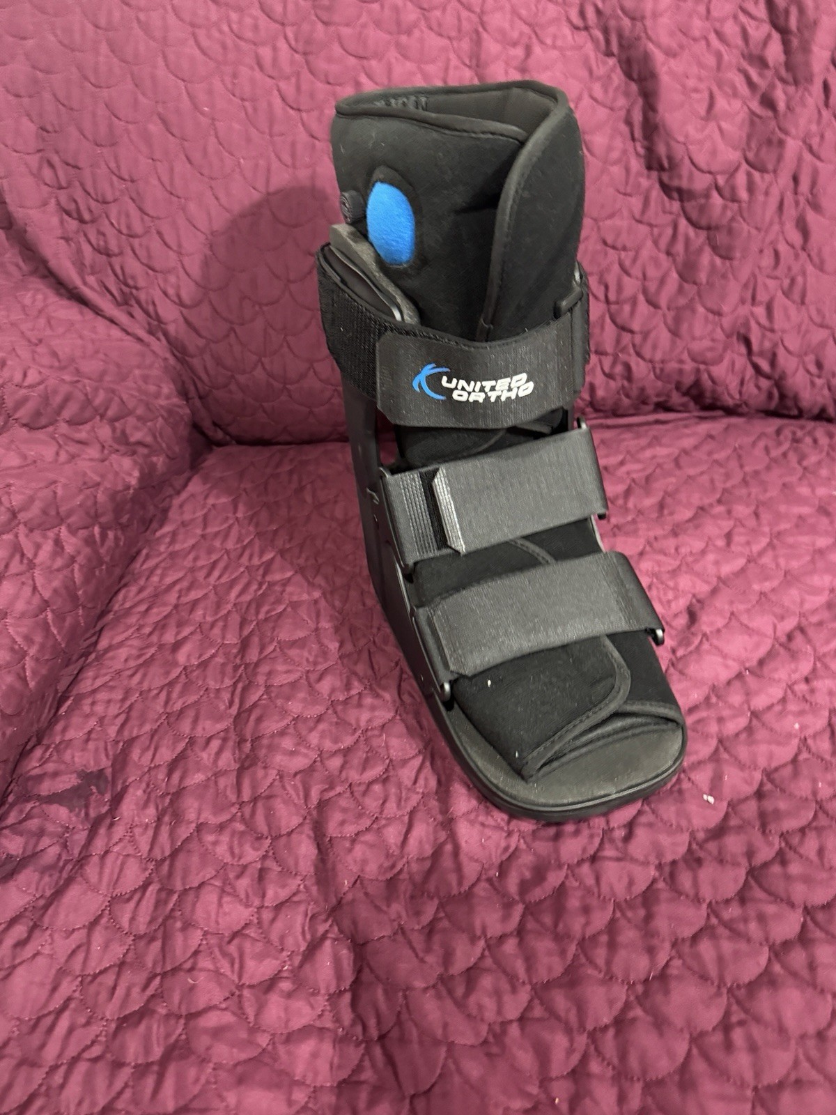 United Ortho Short Air Cam Walker Fracture Boot, Size M, Black
