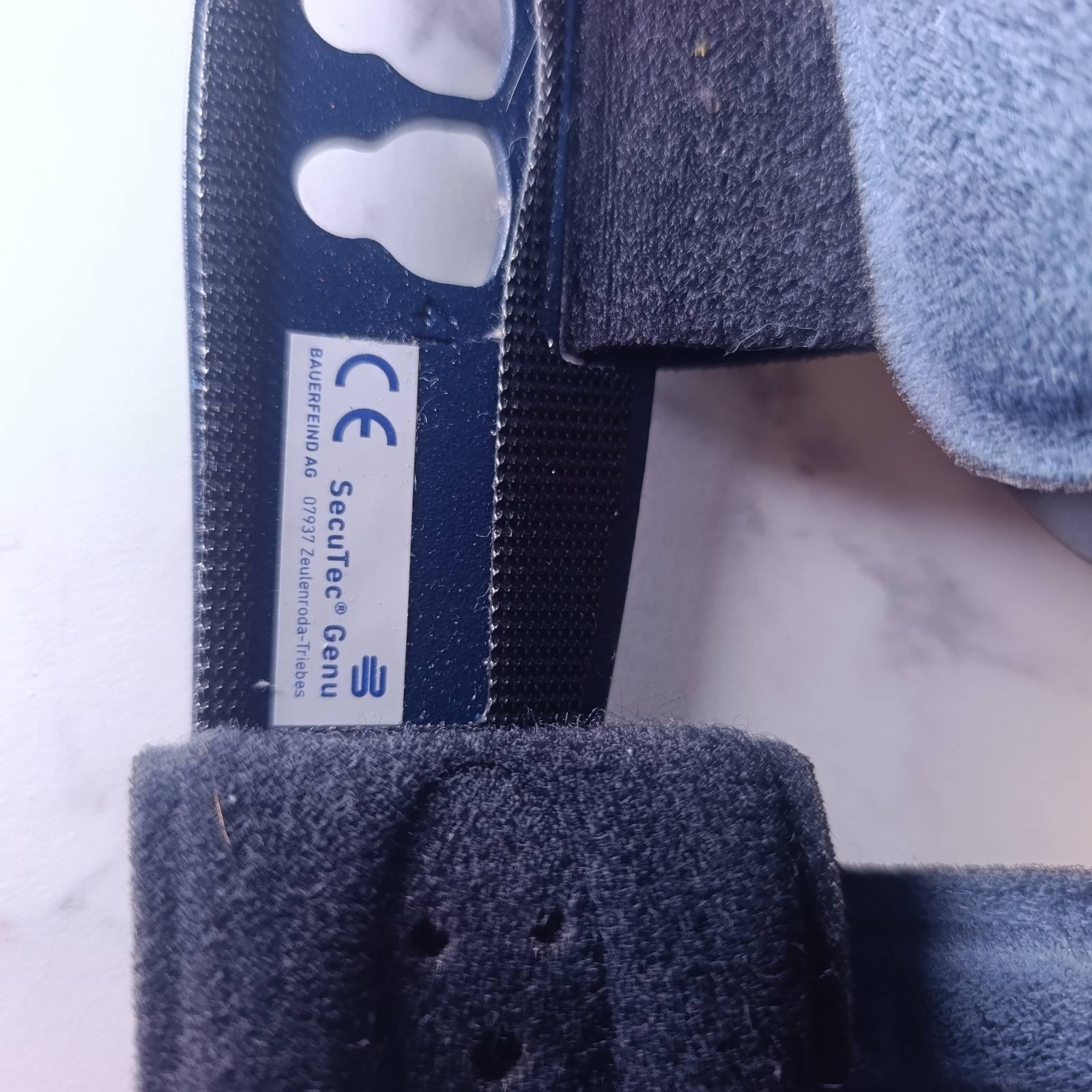 4L size Bauerfeind SecuTec GENU Stabilizing knee orthosis joint relieves Germany