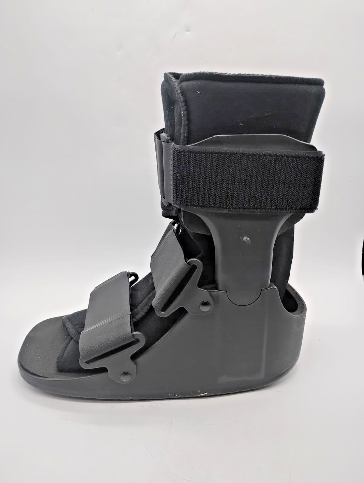 United Ortho USA14015 Short CAM Walker Fracture Boot Medium Black L/R