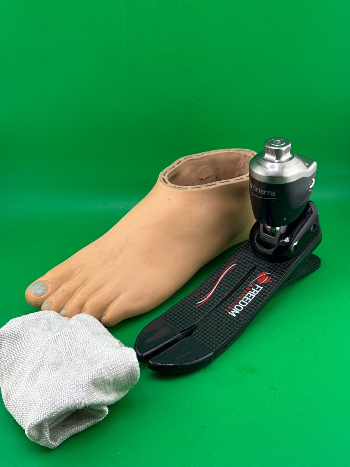 Freedom kinterra hydraulic ankle prosthetic foot. Size 24. Category 2 left