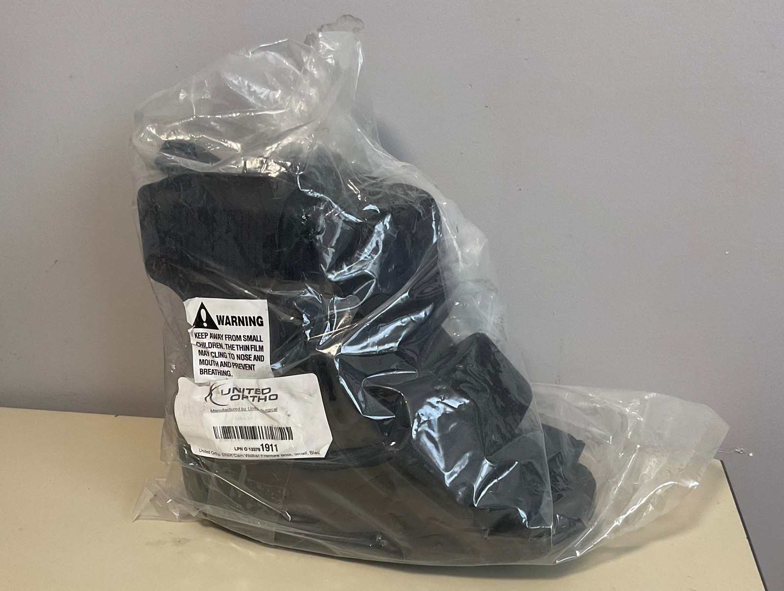 United Ortho Short AirCam Walker Boot – Black – Size Small