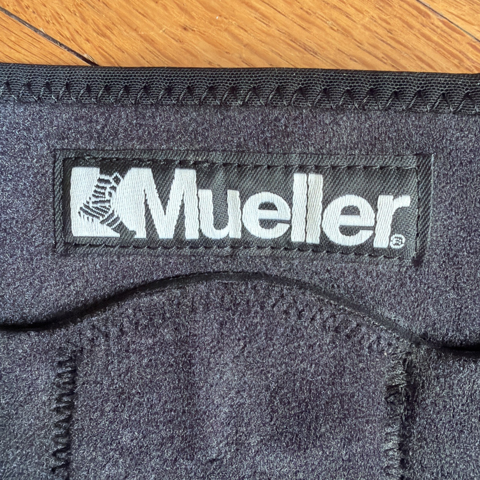 Mueller Adjustable Knee Support Stabilizer Black Neoprene Comfort