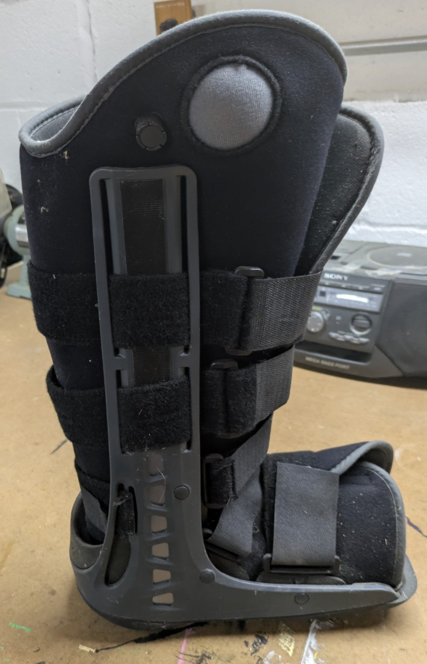 Donjoy maxtrax II walking boot medium Universal surgery injury recovery protect