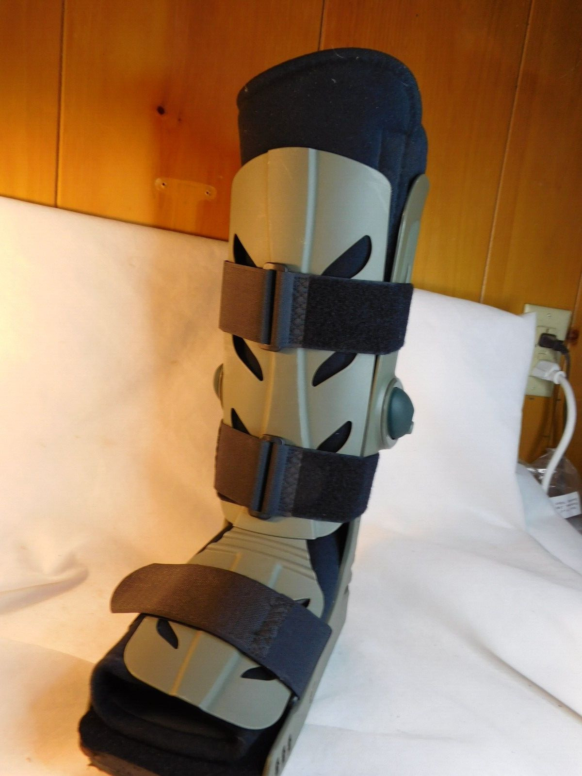 MD Standard Walking Boot Adult Size Medium Walker Brace Men 7-10 Women 8–11