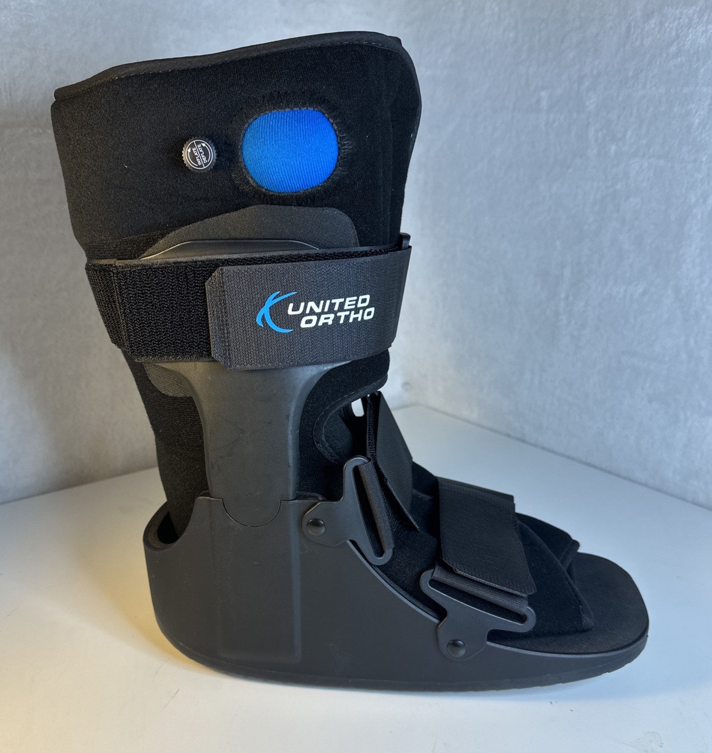 United Ortho USA14115 Short Air Cam Walker Fracture Boot, Medium, Black