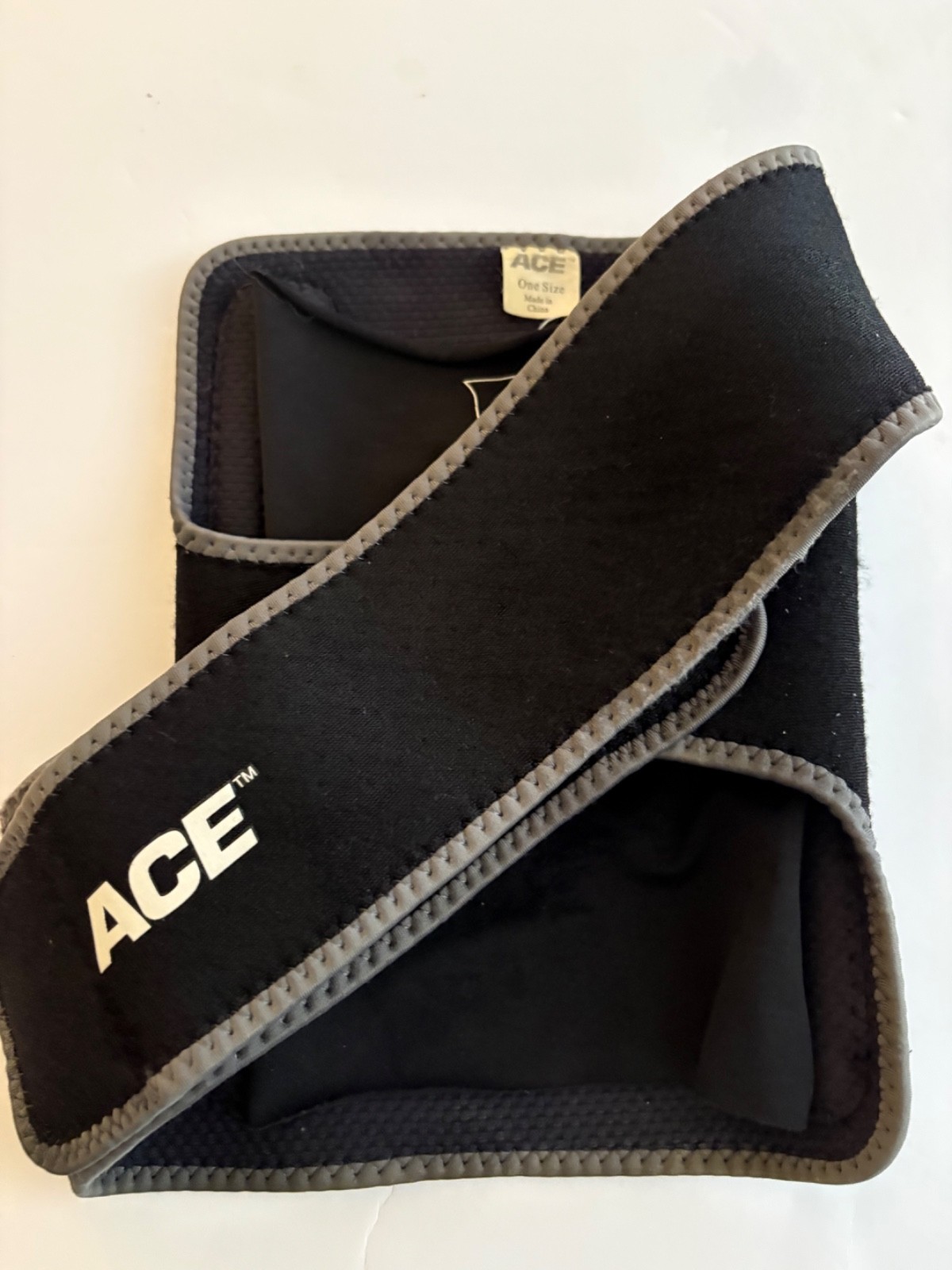 ACE Heavy Duty Knee Brace One Size Adjustable Stabilizer Patella Support Black