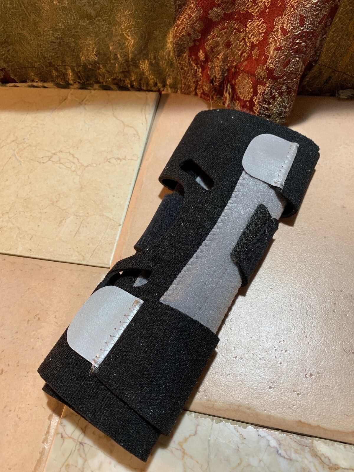 Futuro Sport “Adjustable Knee Stabilizer” Brace 47550, Dual Stabilizers, New