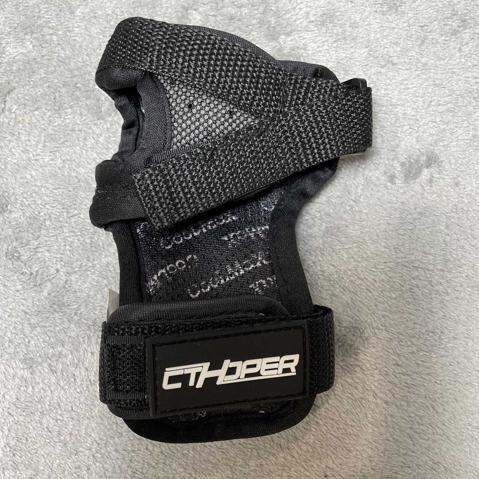 CT Hoper Wrist Guards L&R Black Size S Hand Braces – Open Box