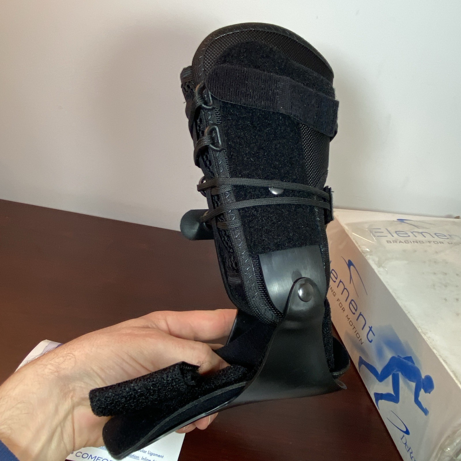 (NEW) MEDIUM RIGHT Foot DeRoyal Element Ankle Brace ELEMENT BRACING FOR MOTION